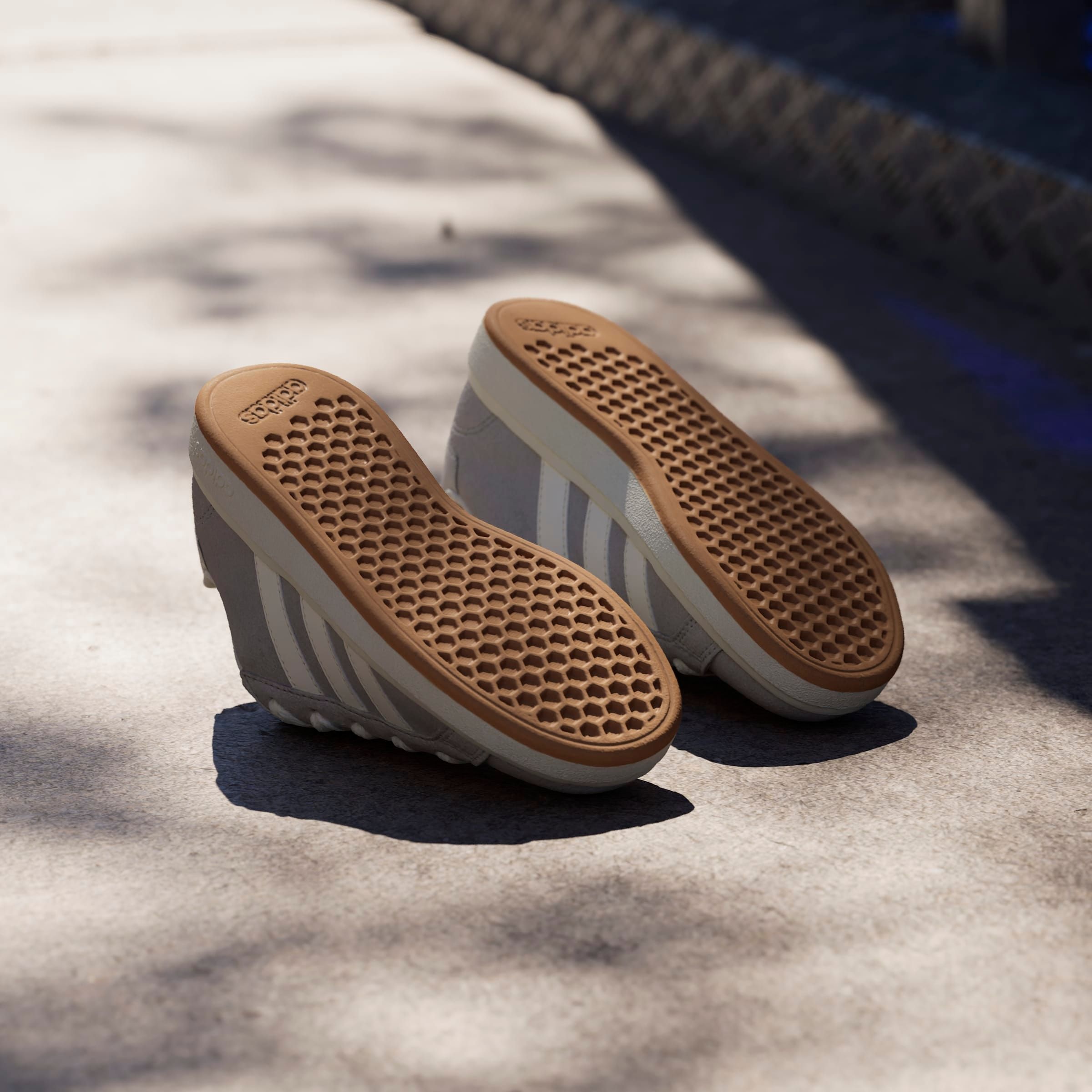 adidas Sportswear Sneaker »GRAND COURT 00S KIDS«, Design auf den Spuren des adidas Superstar