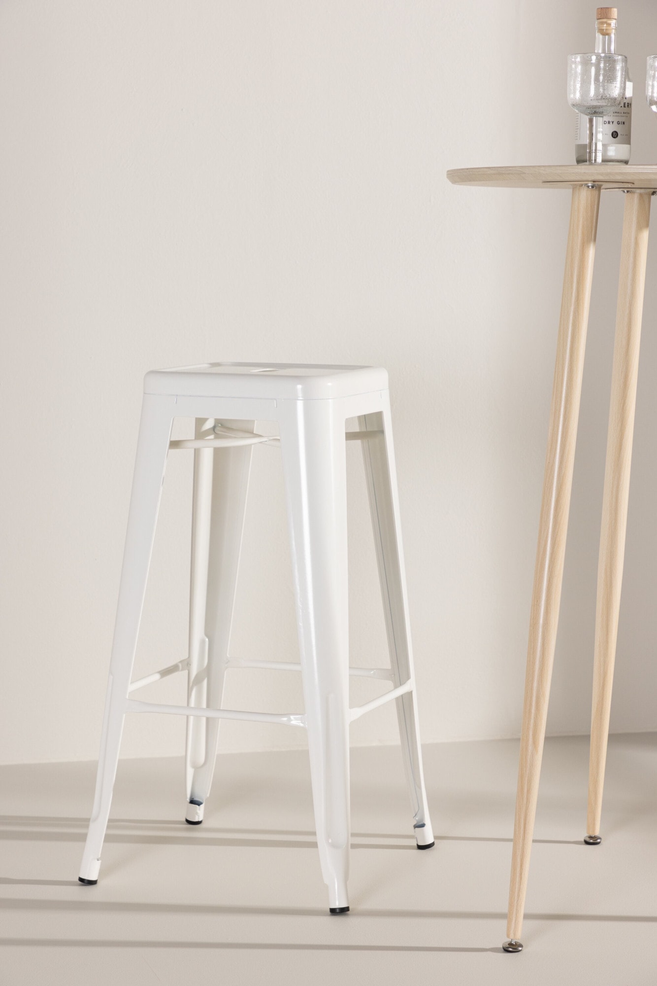 Venture Home Barhocker »Tempe, schlanker Barhocker in Beige, hohe Sitzfläche, 136 kg« Tresenstuhl, Stahlrahmen, Fußstütze, ausgestellte Beine, schlicht