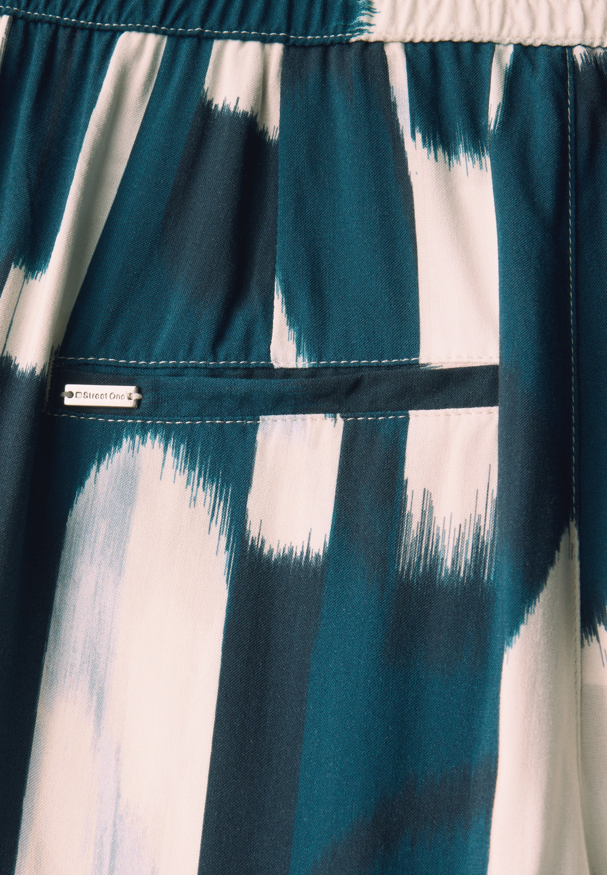 STREET ONE Stoffhose »Style Emee«, mit elastischem Bund und Tunnelzug, mit grafischem Muster