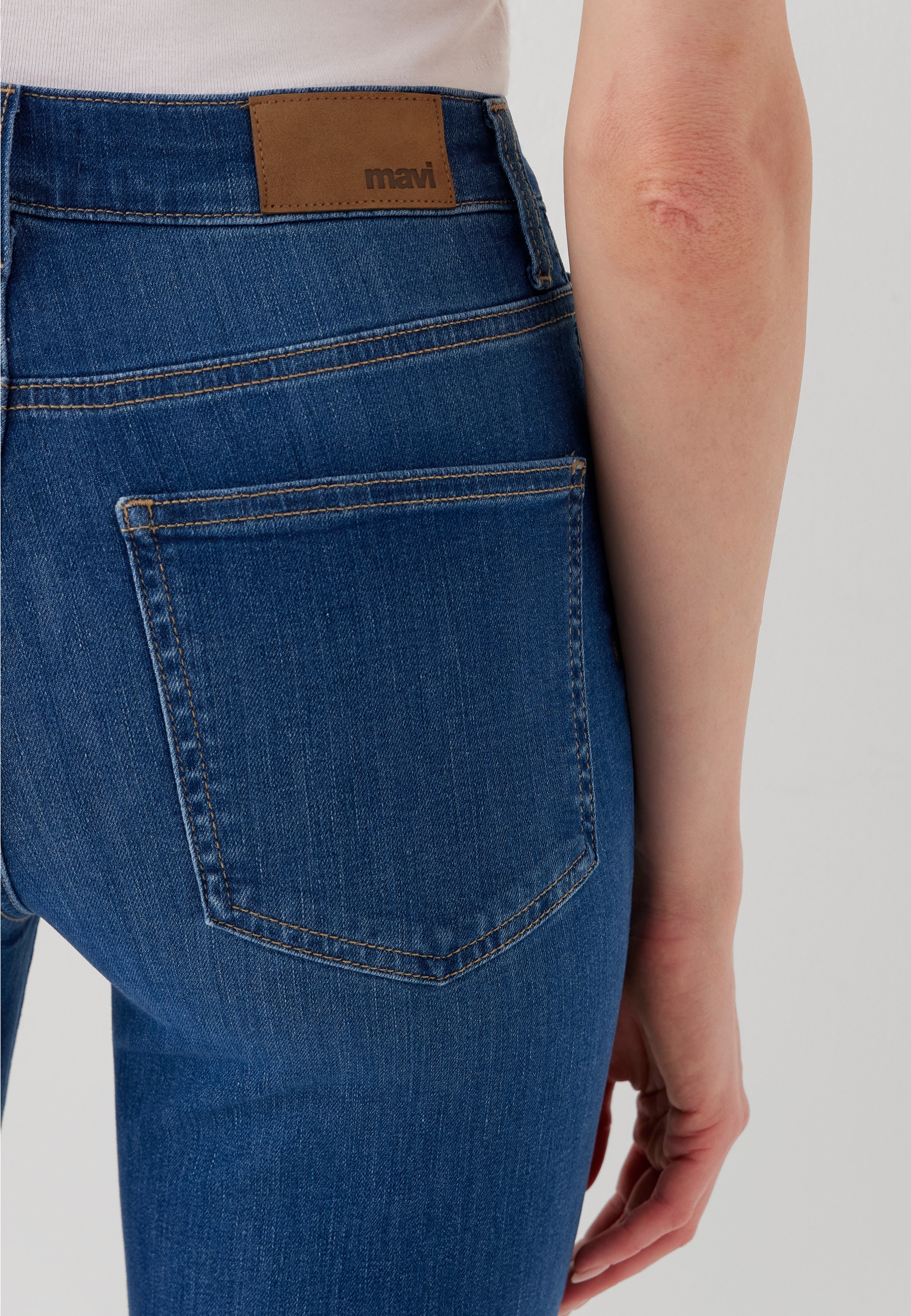 Mavi Straight-Jeans »KENDRA« gerde Form
