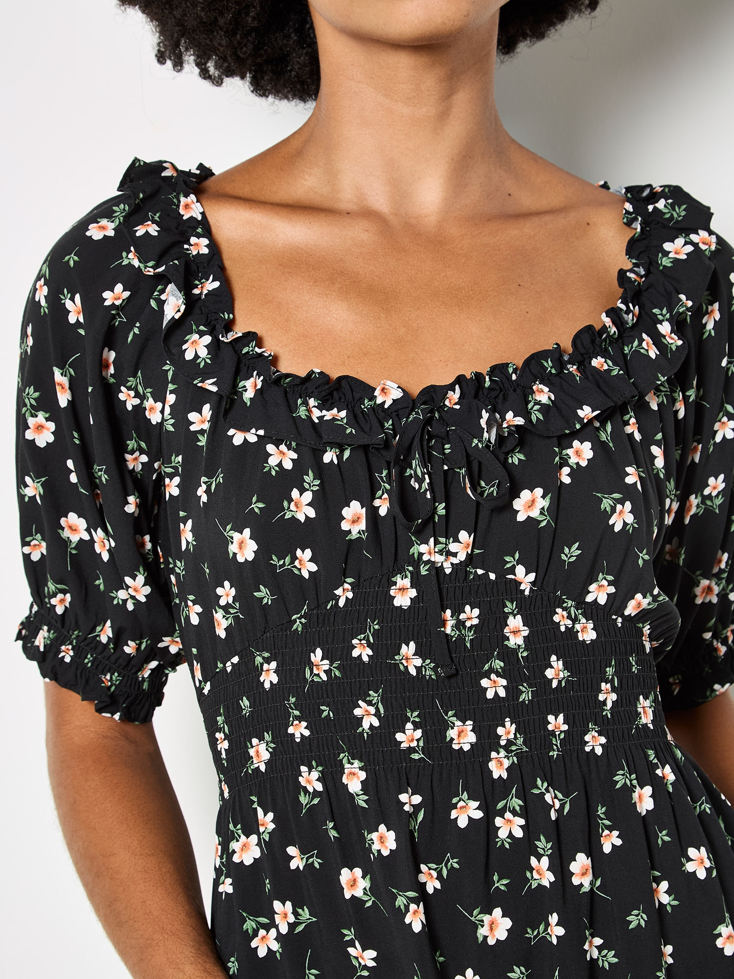 Apricot Minikleid »Mini-Kleid im Milchmädchen-Stil« mit Blumenrüschen