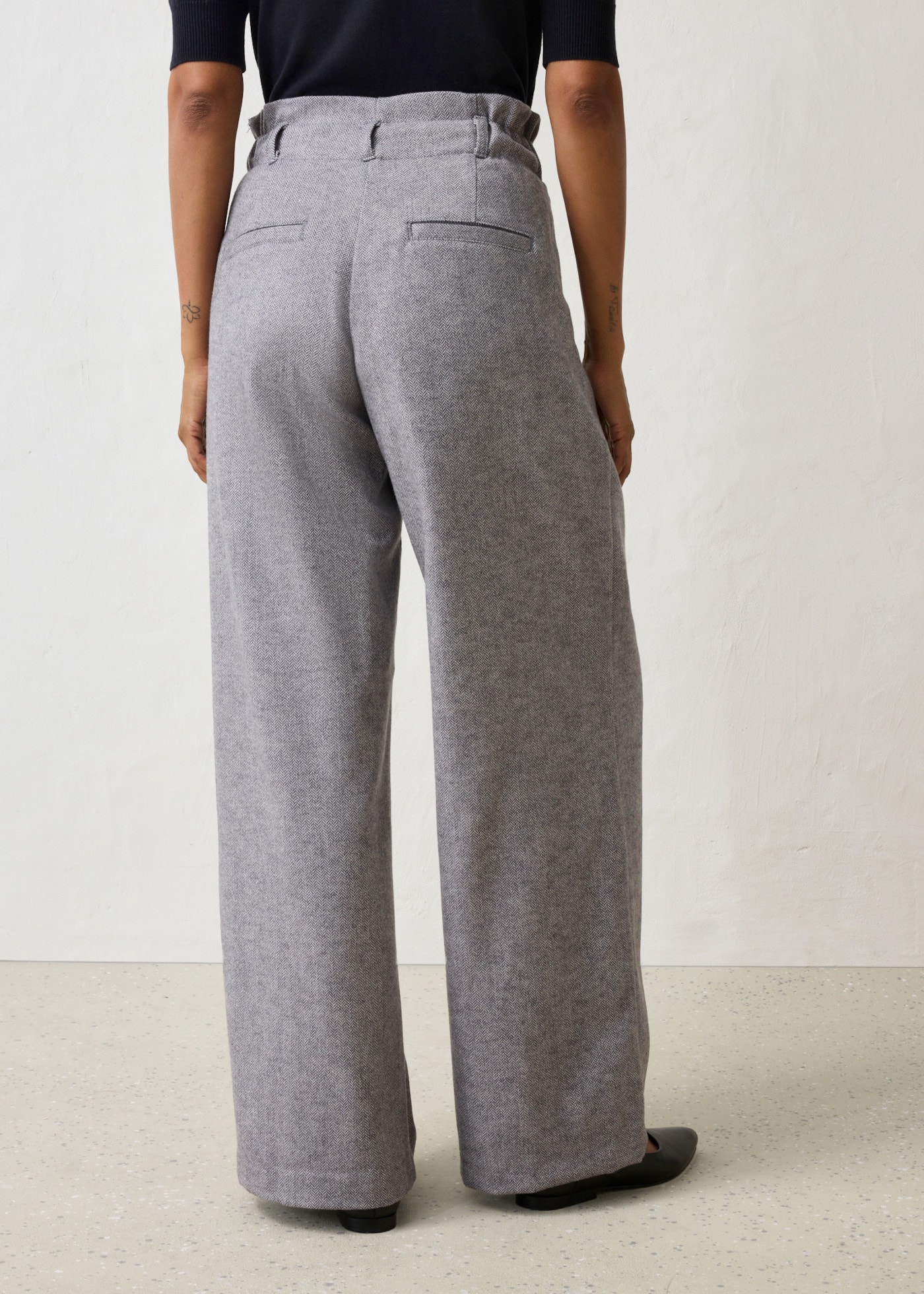 bonprix Bundfaltenhose mit Wollanteil, weiche, weite Ausführung, Loose Fit, eleganter Stil