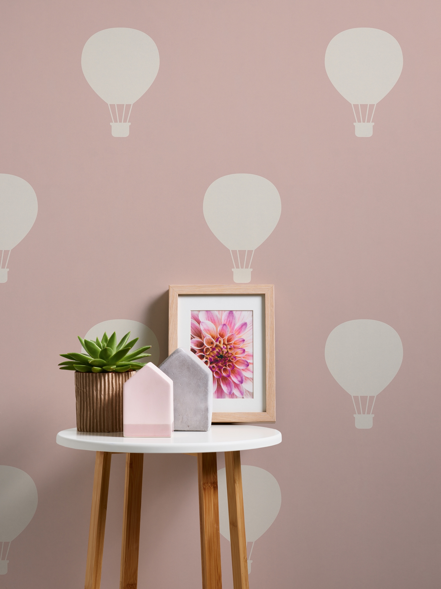 living walls "LIMITED – Heißluftballons" Motiv einfarbig minimalistisch leicht strukturiert Sanfte Heißluftballons für ein ruhiges Kinderzimmer