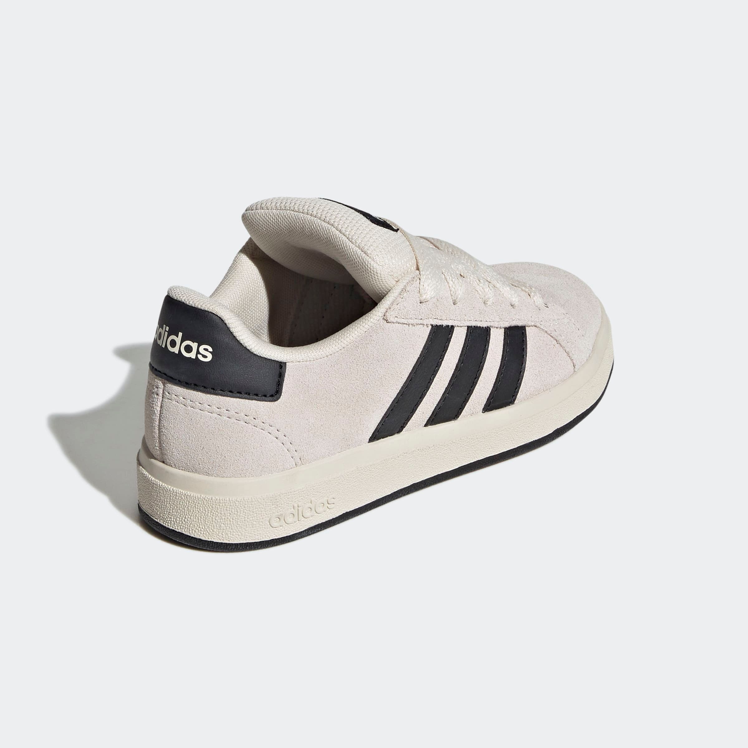 adidas Sportswear Sneaker »GRAND COURT 00S KIDS«, Design auf den Spuren des adidas Superstar