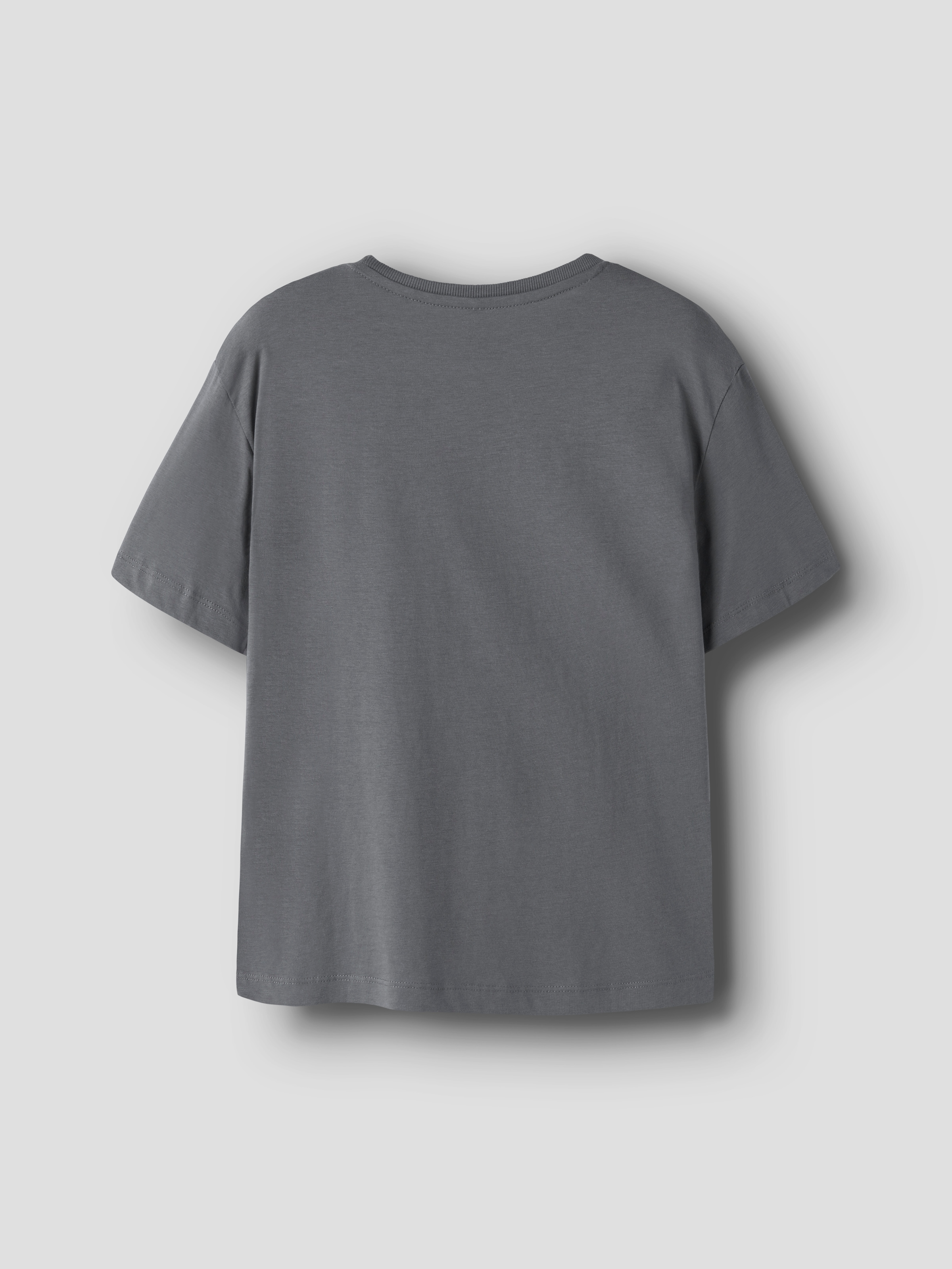 Name It T-Shirt »NKMBRODY SS NREG TOP NOOS« mit dezentem 3D-Frontmotiv