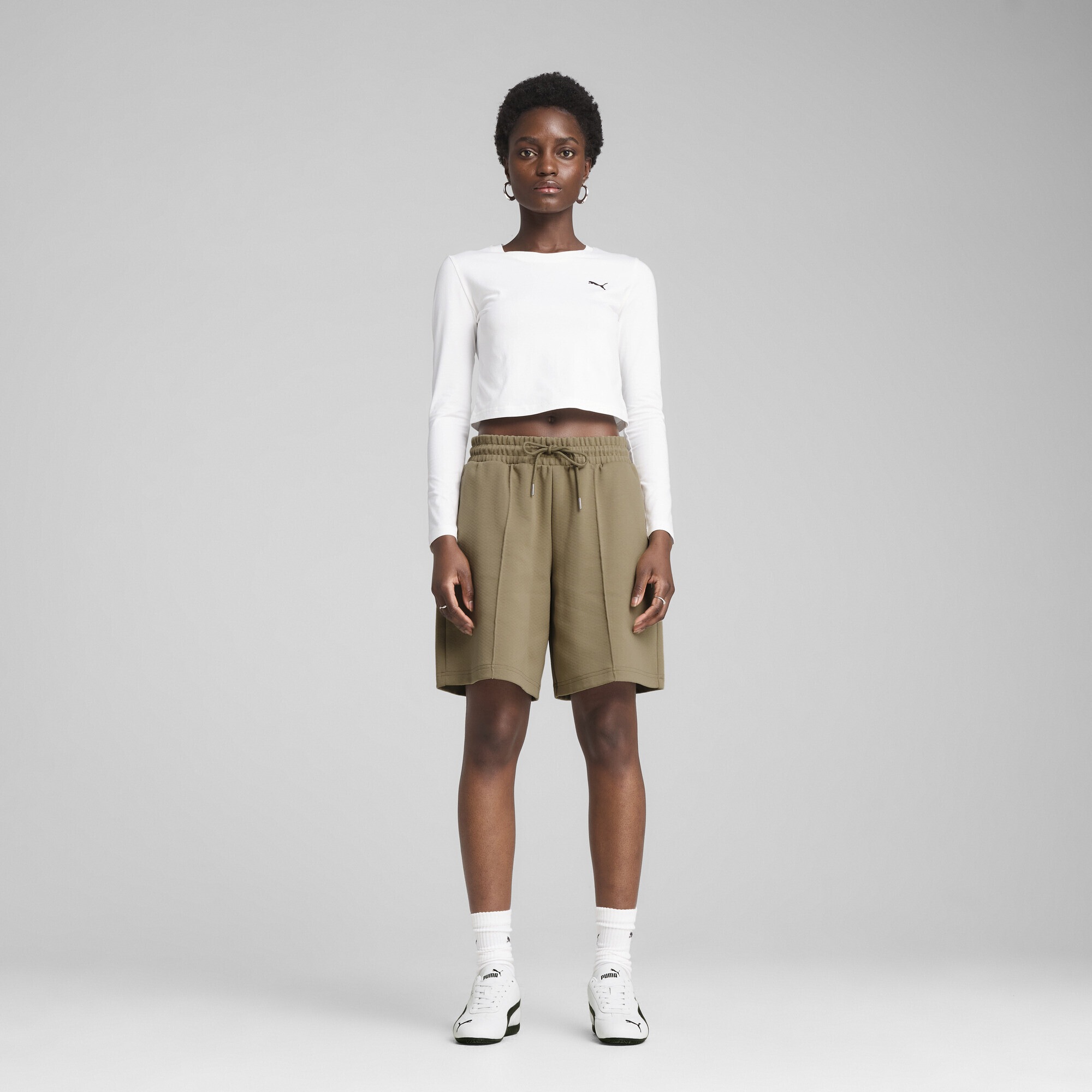 PUMA Sporthose »WARDROBE ESS Lange Relaxed Fit 8" Shorts Damen«