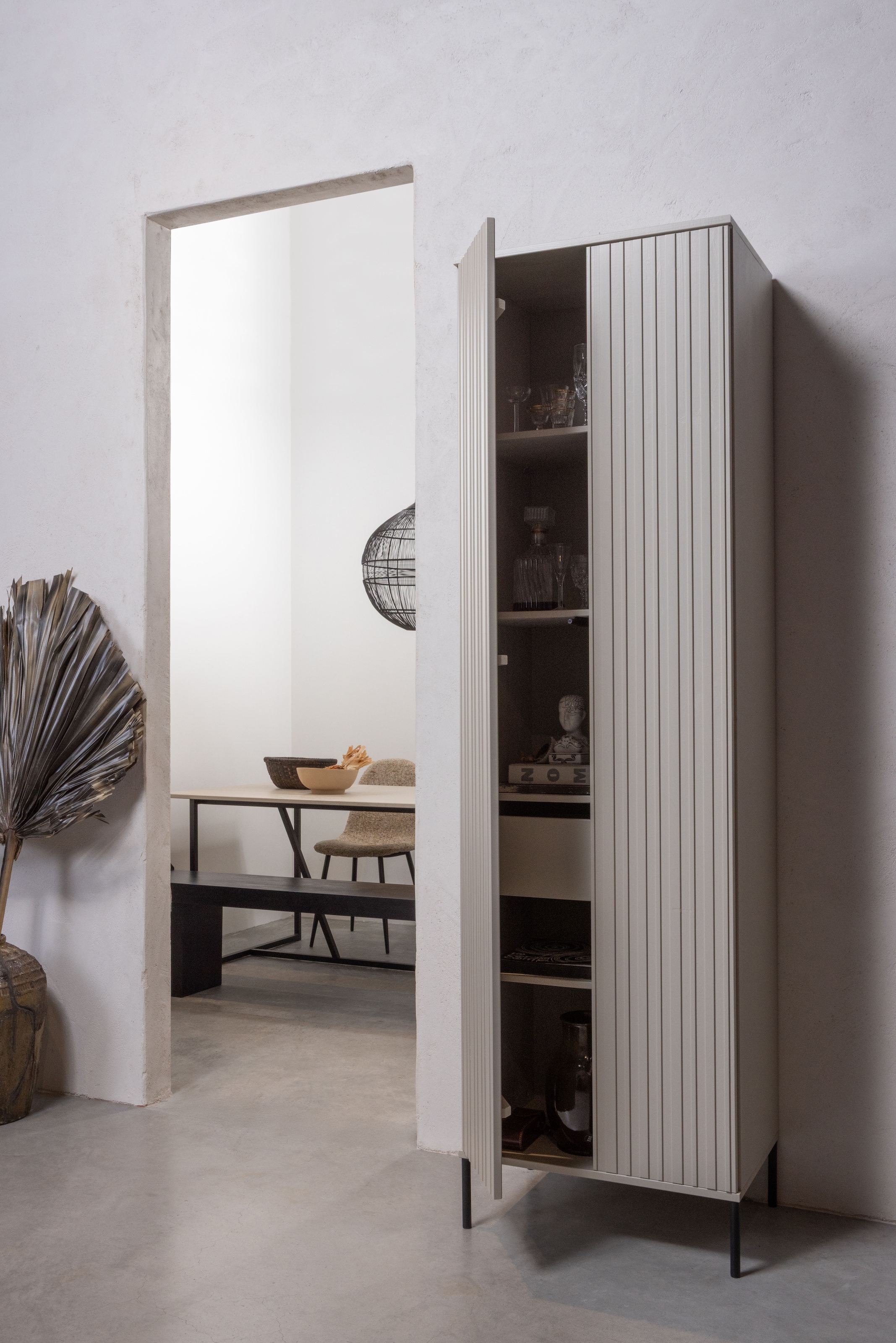 WOOOD Highboard »WOOOD NEW GRAVURE SCHRANK MIT SCHUBLADEN KIEFER DUST [fsc]« Gravure New Hochschrank von WOOOD mit Stauraum, Stil und Push-to-Open