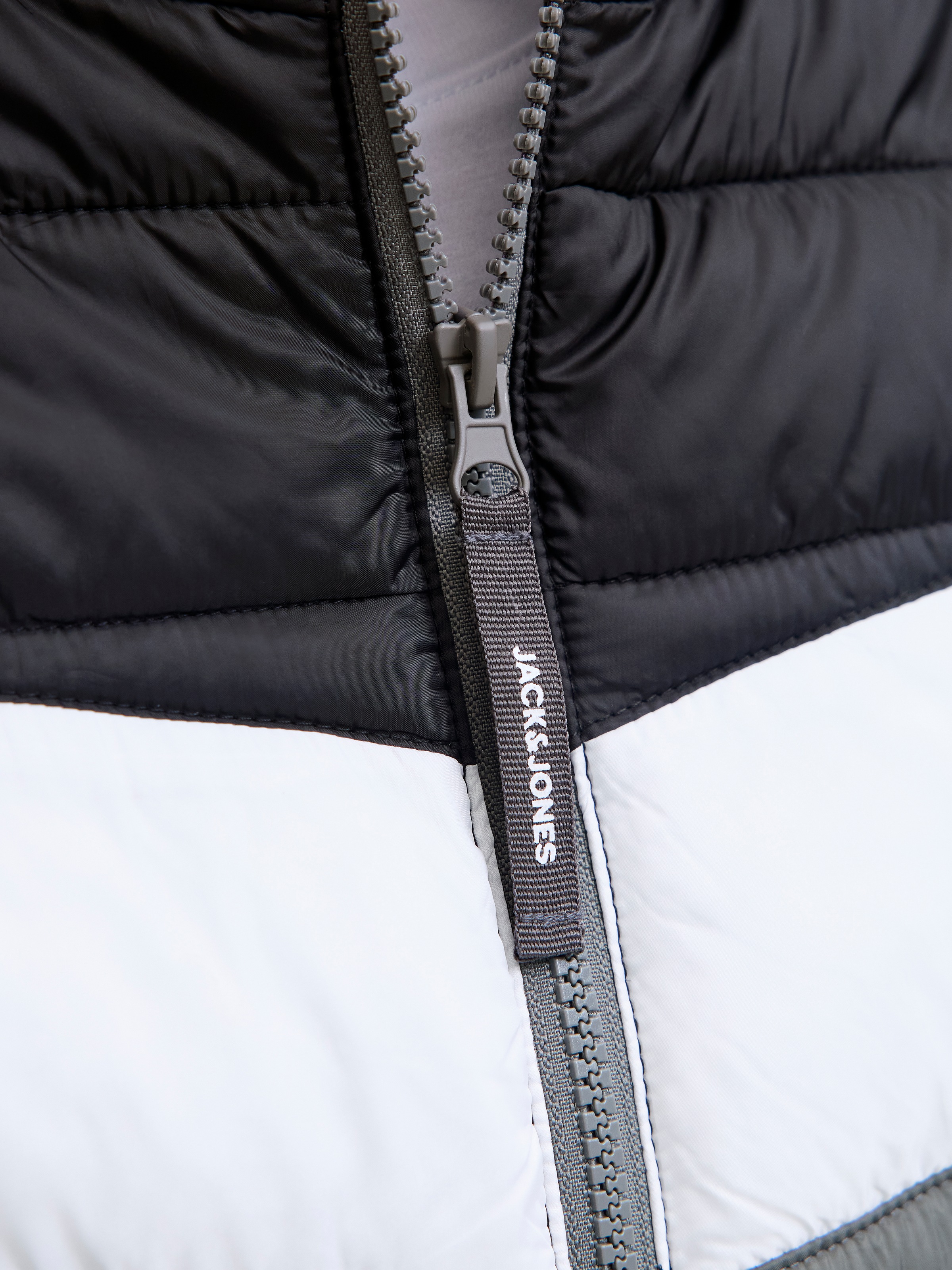 Steppjacke JACK & JONES "JJWEST LIGHT PUFFER HOOD", Herren, Gr. S, weiß (castlerock detail:weiß, schwarz blocking), Steppware, Obermaterial: 100% Nylon, normal, Jacken Steppjacke 3