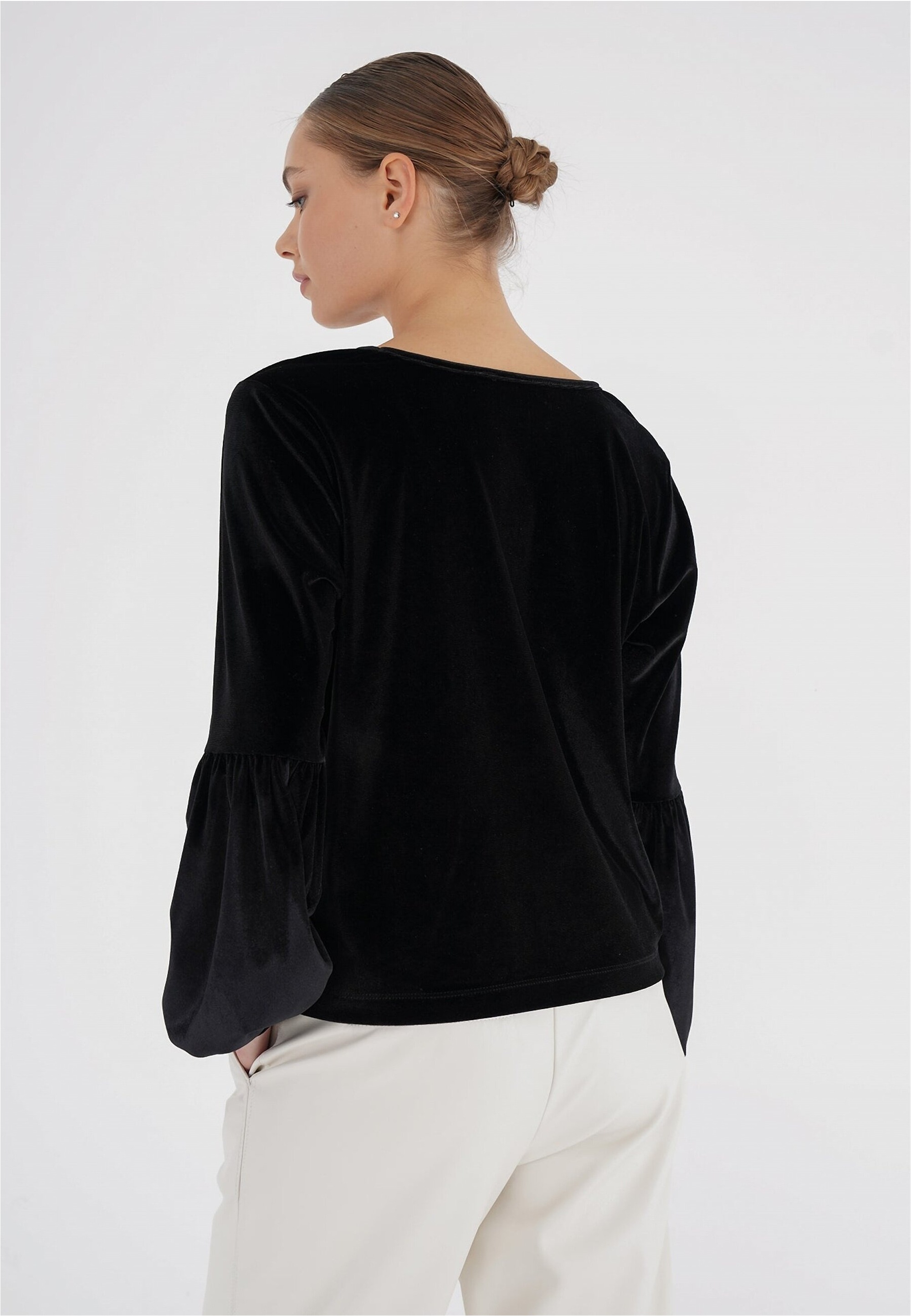 freshlions Langarmshirt »Viveka«, aus samtig, weichem Stoff hergestellt