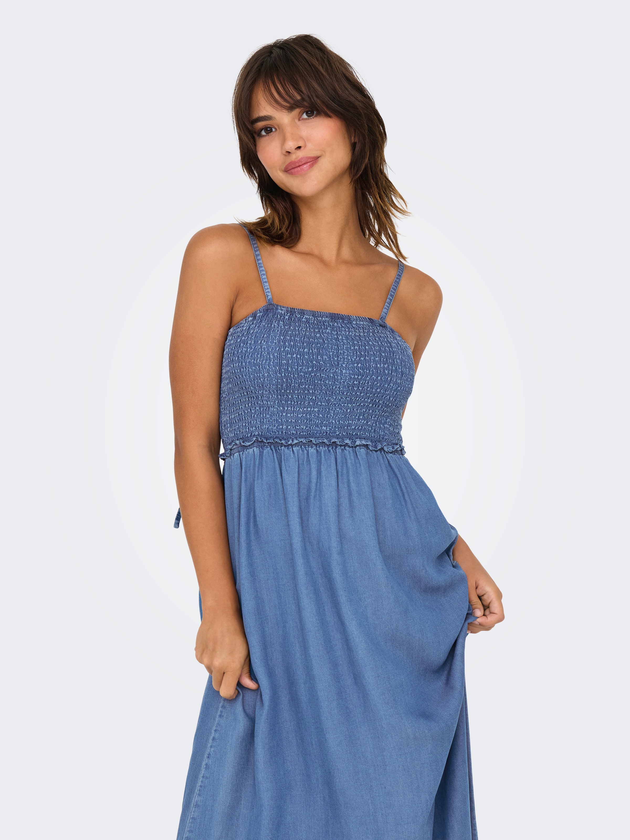 ONLY Maxikleid »ONLCHARIS LIFE SMOCK MAXI DRESS WVN«, Denim Look