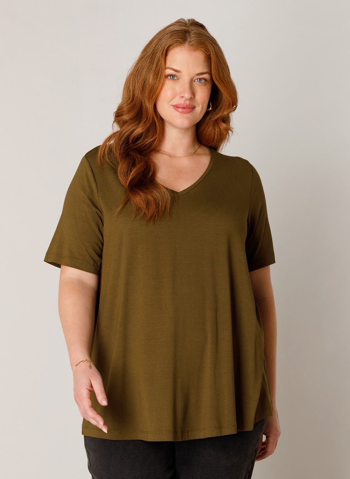 Damen T-Shirt "Alba", braun, Gr. 44, BASE LEVEL CURVY, unifarben, Single Jersey, Obermaterial: 94% Viskose, 6% Elasthan, Shirts, Große Größen