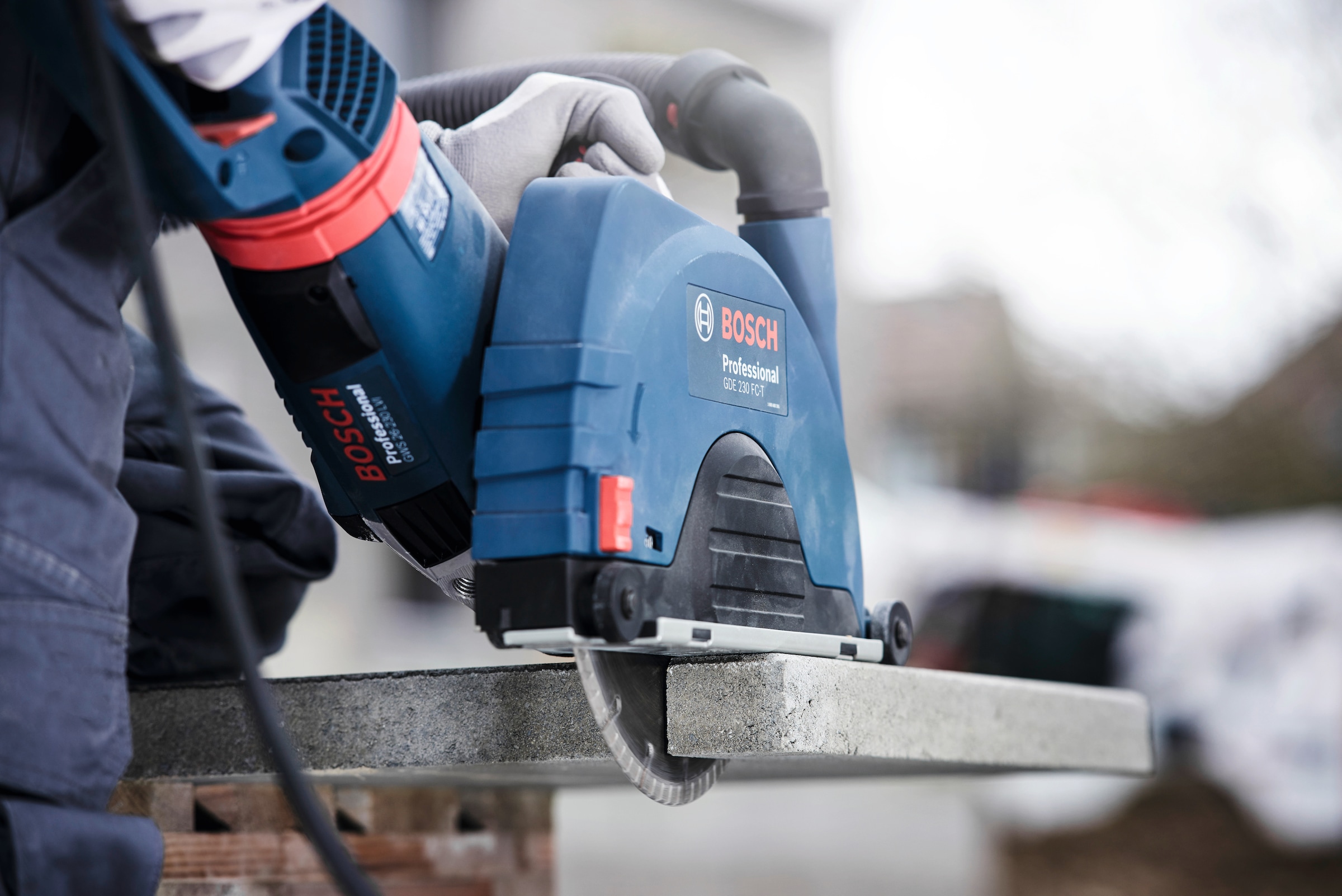 Bosch Professional Diamanttrennscheibe »Standard for Stone«, 230 x 2,3 mm, Segmenthöhe: 10 mm, Ø Bohrung. 22,23 mm