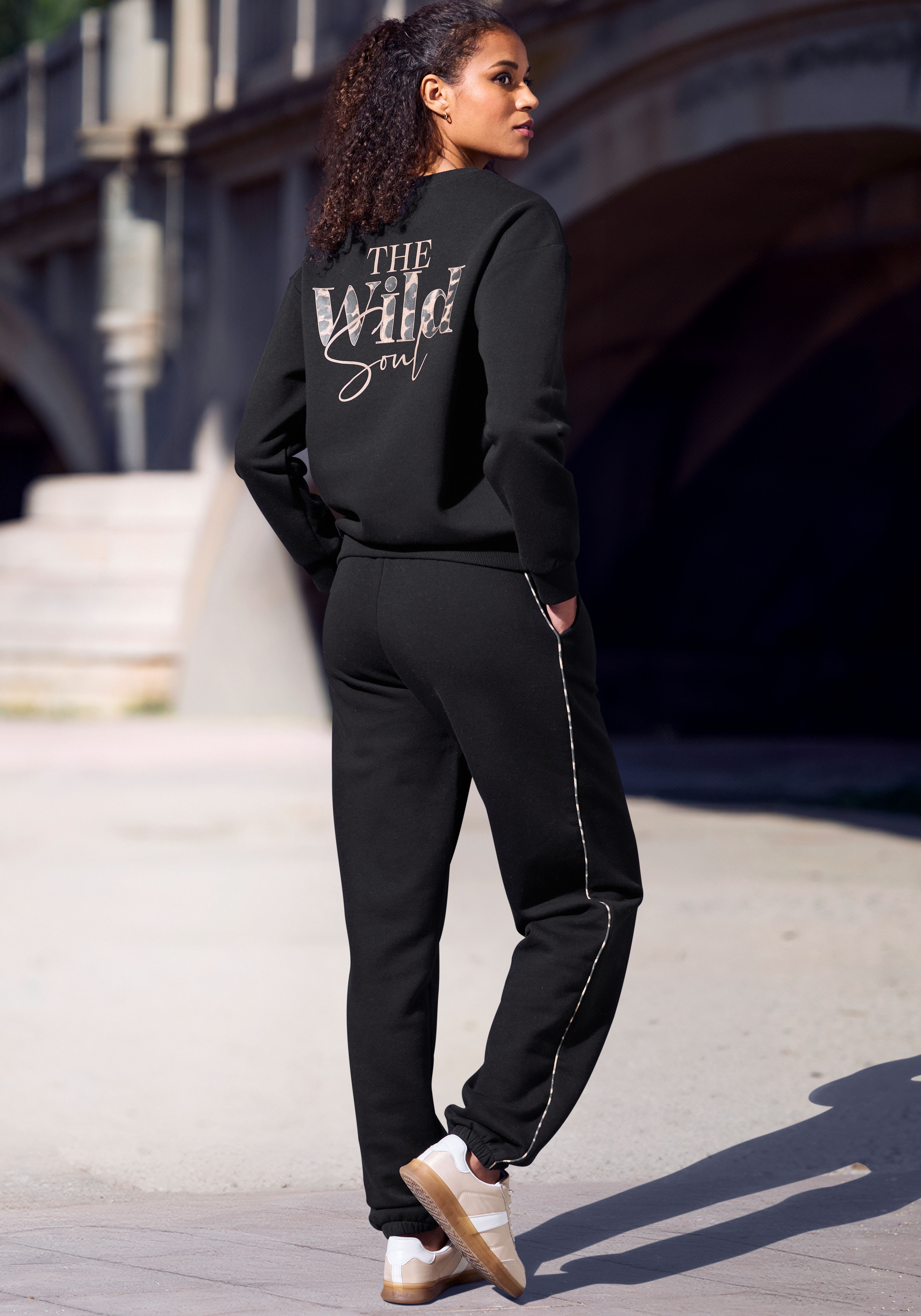 Thumbnail - Buffalo Sweatshirt, aufwendiger Druck hinten