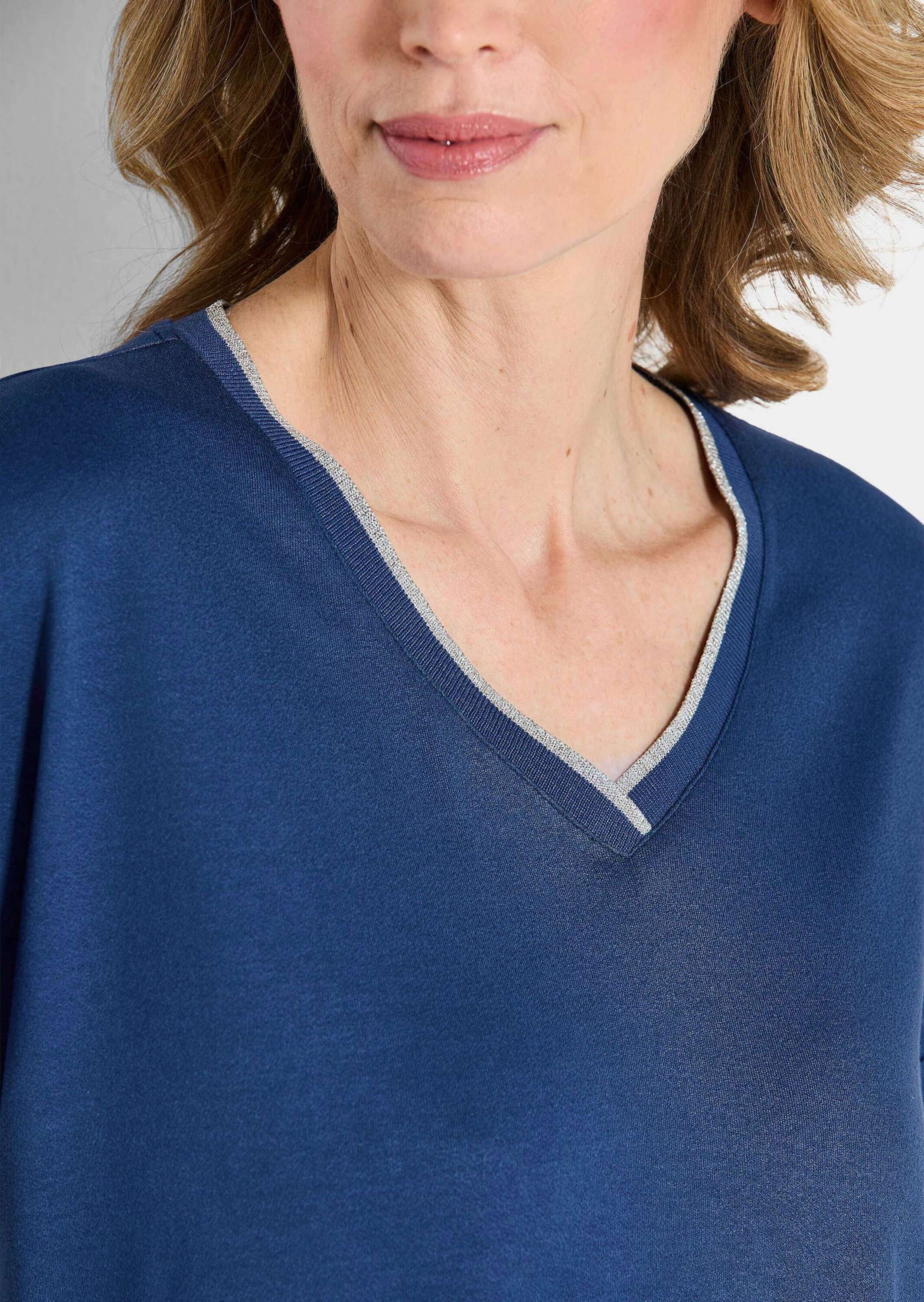 GOLDNER Kurzarmshirt »Kurzgröße Shirt mit glänzender Ausschnittblende«
