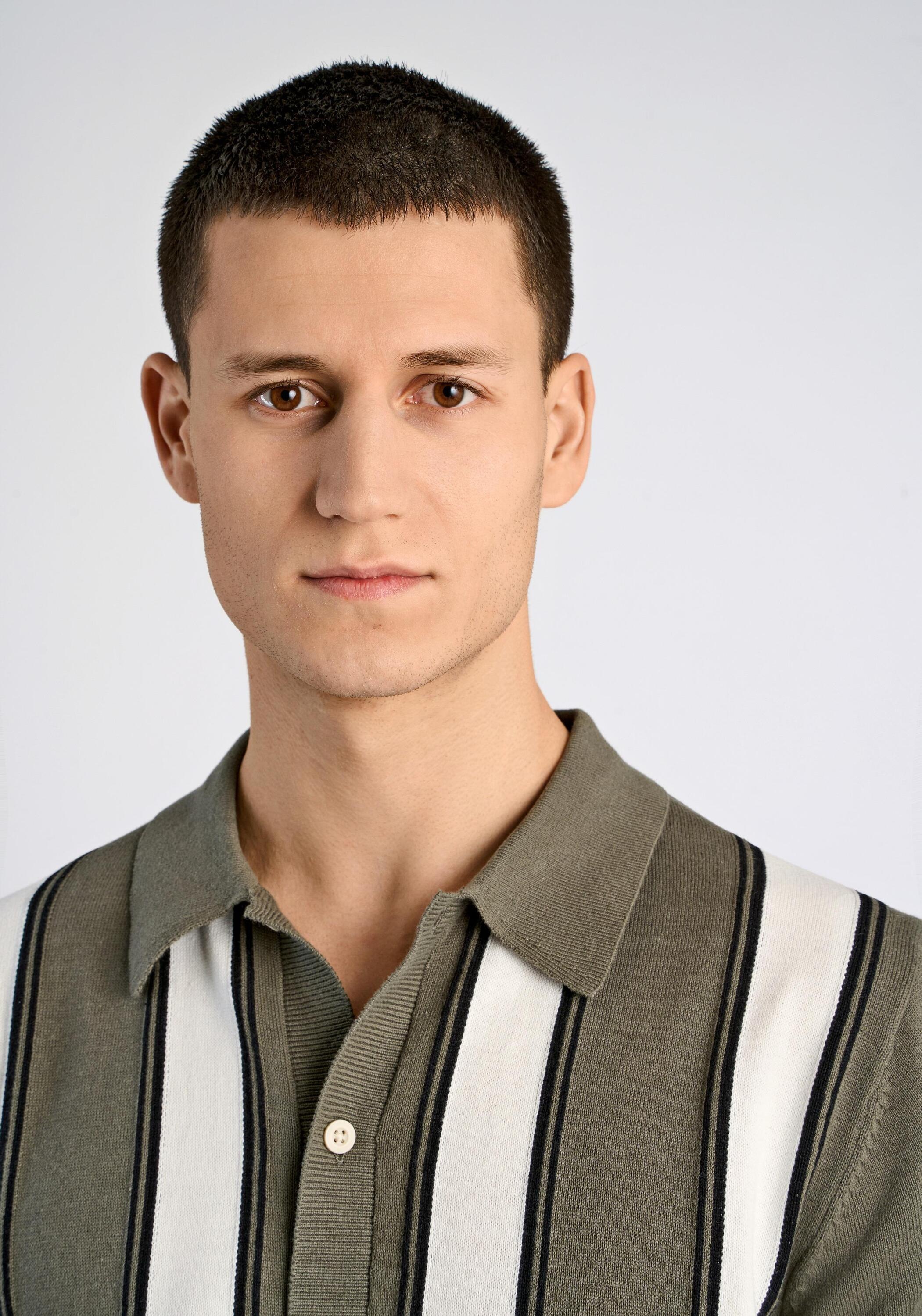 Strickcape LINDBERGH "Cardigan Kurzarm Relaxed Fit", Herren, Gr. L, grün (lt army), Obermaterial: 100% Baumwolle, gestreift, Strickjacken 2