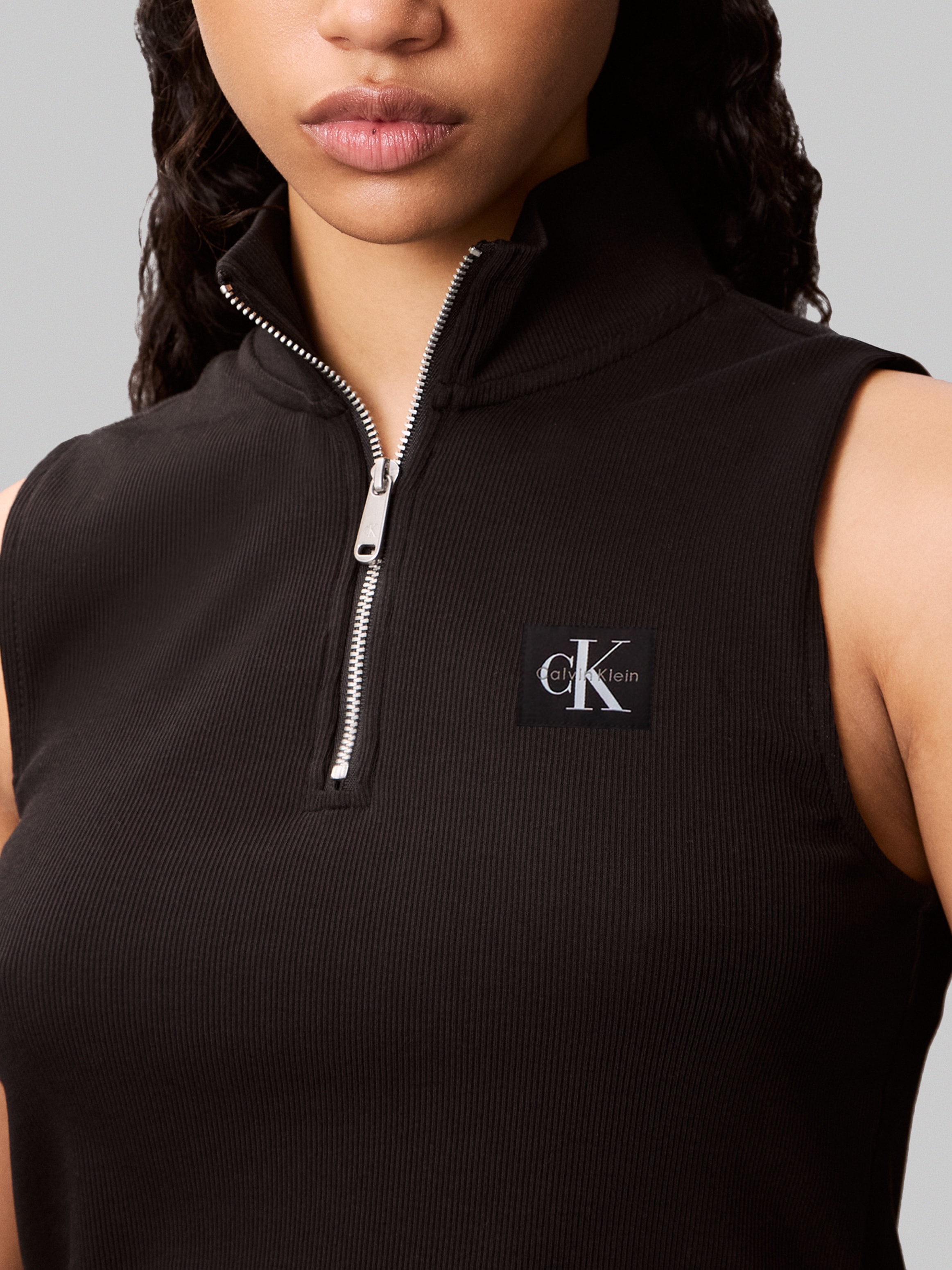Calvin Klein Jeans Tanktop »A- WOVEN LABEL SL QZ TOP«, Mit Rundhalsausschnitt