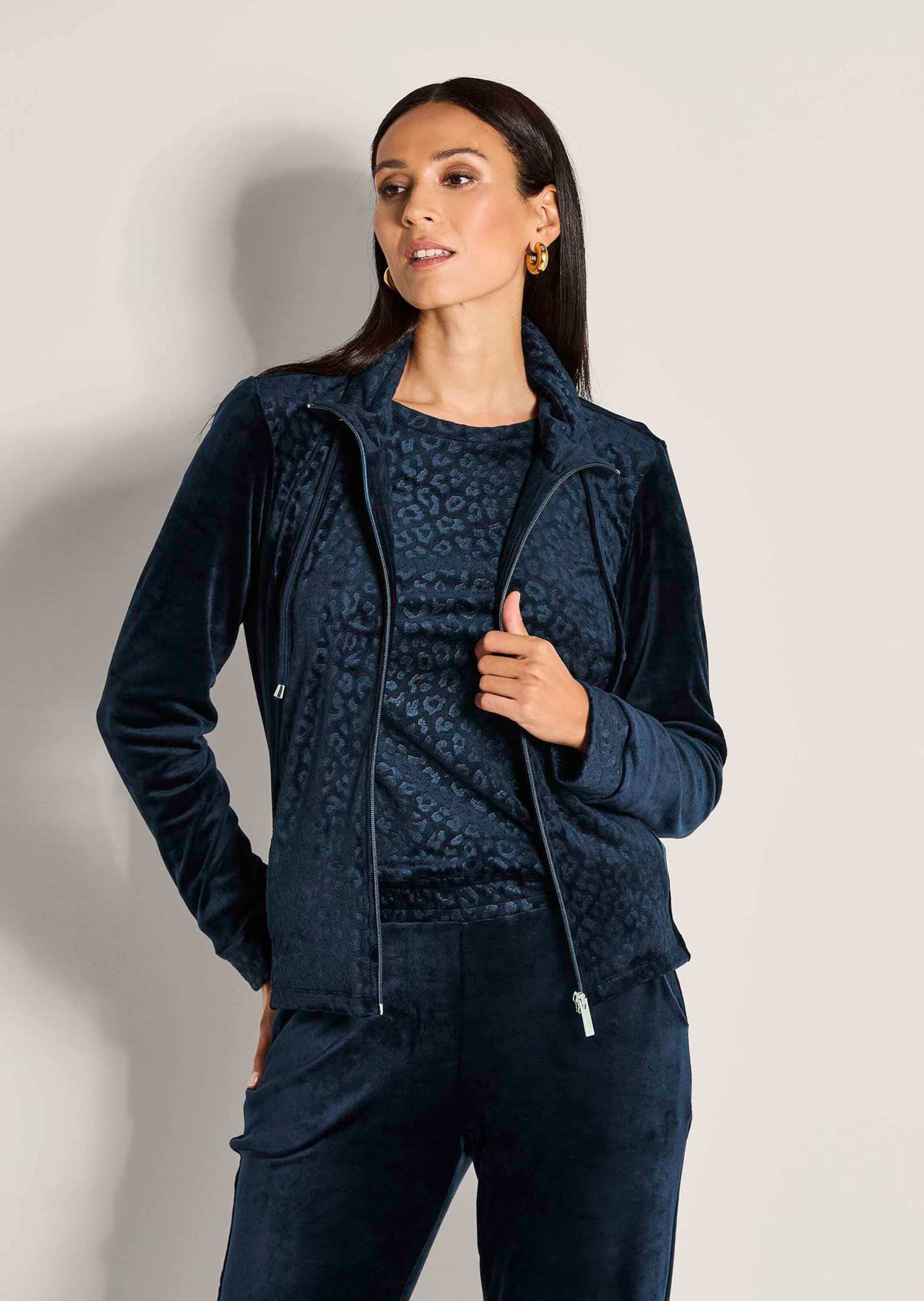 MADELEINE Kurzjacke »Sweatjacke Flauschige Nickijacke mit Reißverschluss«