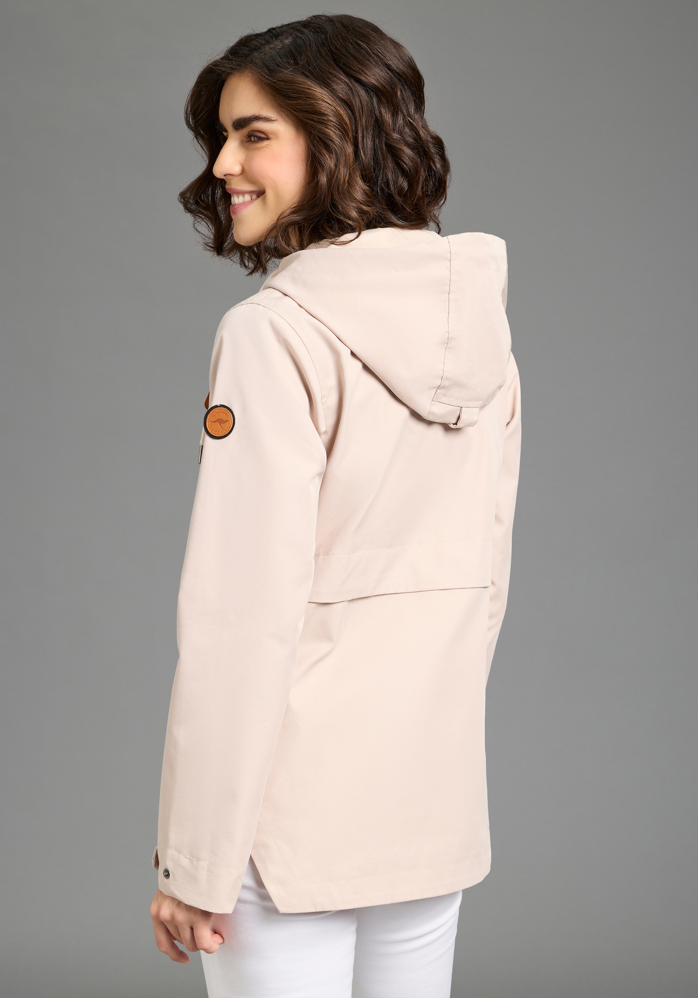 KangaROOS Outdoorjacke mit Kapuze Übergangsjacke  gefütterte Kapuze, Kordelzug, Klappentaschen