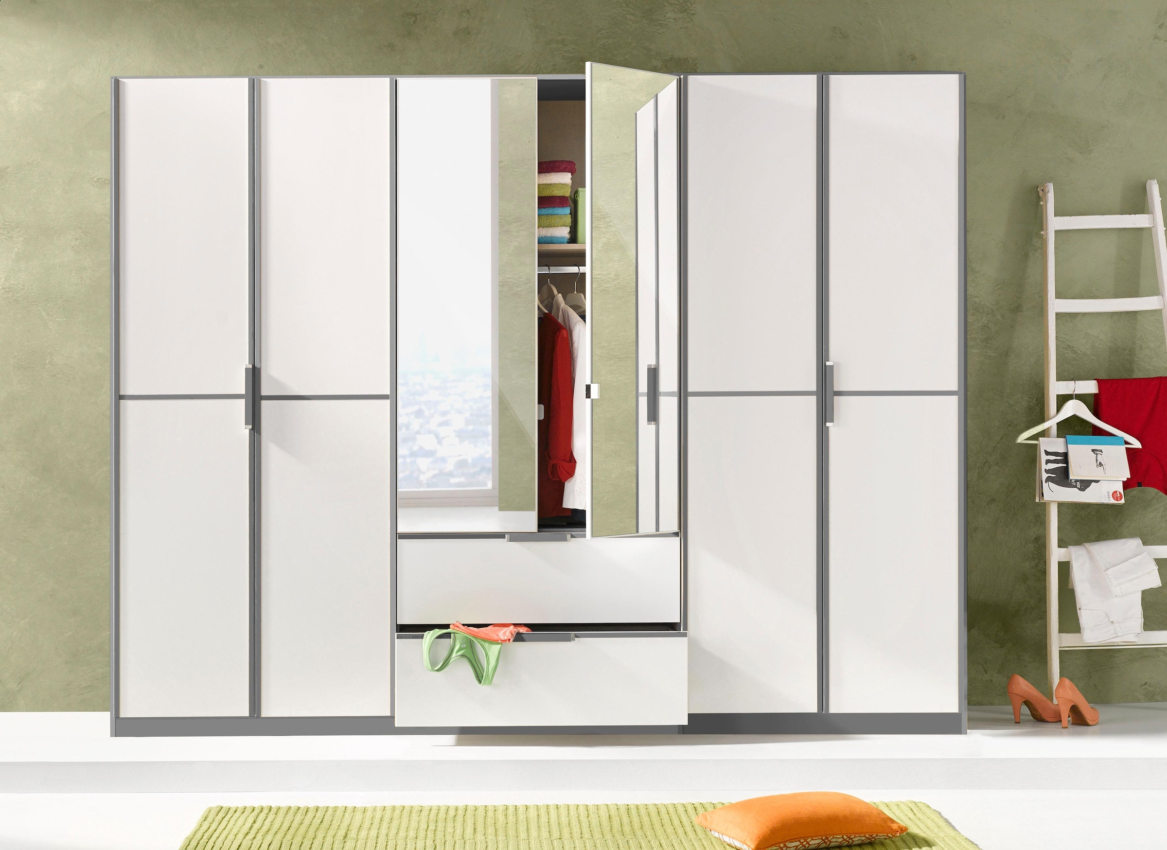 rauch Kleiderschrank "Schrank Drehtürenschrank Garderobe Ankleide Schlafzimmer ESSENSA" Breiten: 136/181/226/271 cm, Höhen 210/229 cm, voll aufgelegte Spiegeltüren, 2 große Schubladen MADE IN GERMANY