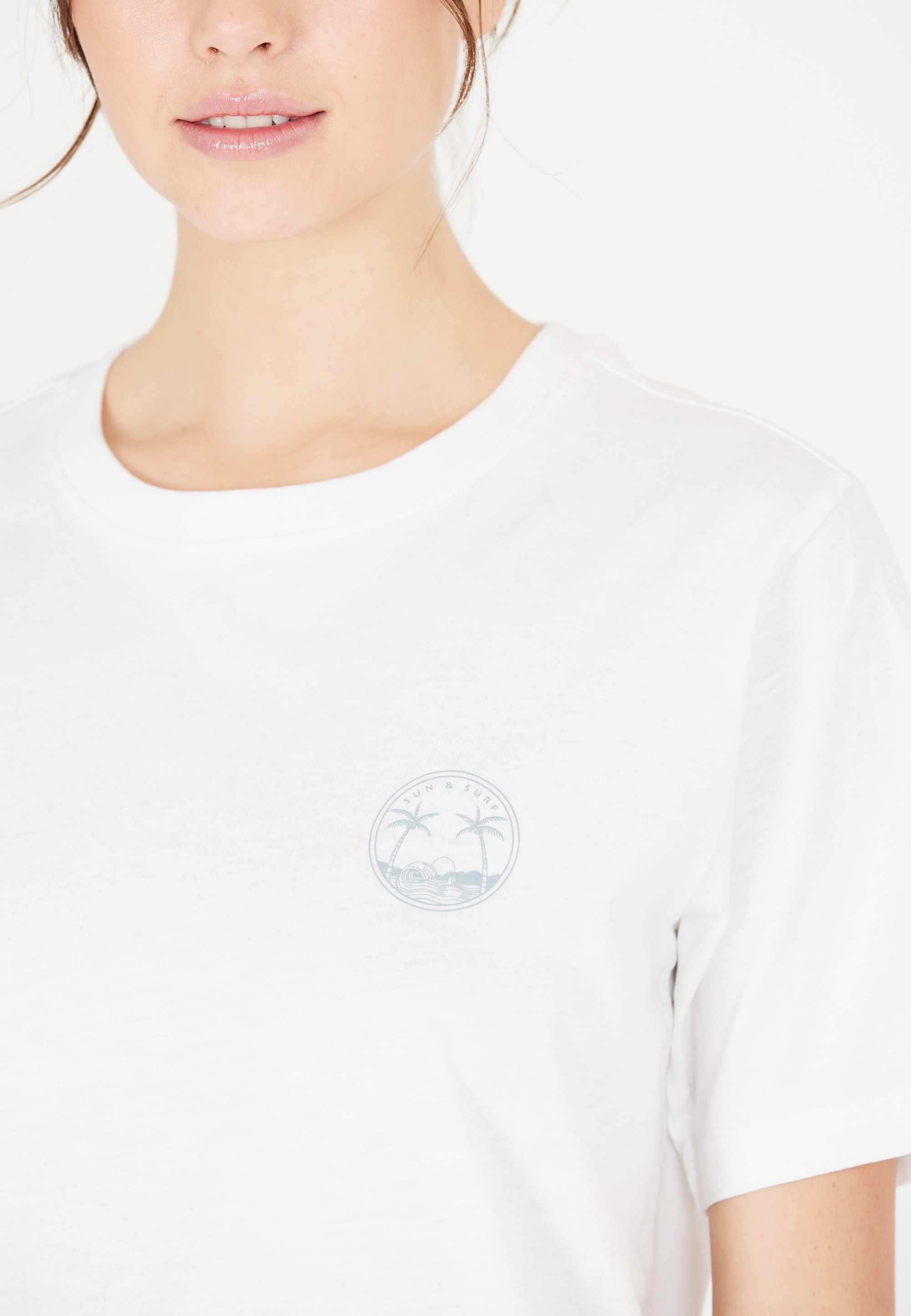 CRUZ T-Shirt »Adriana«, in simpler und komfortabler Baumwollqualität