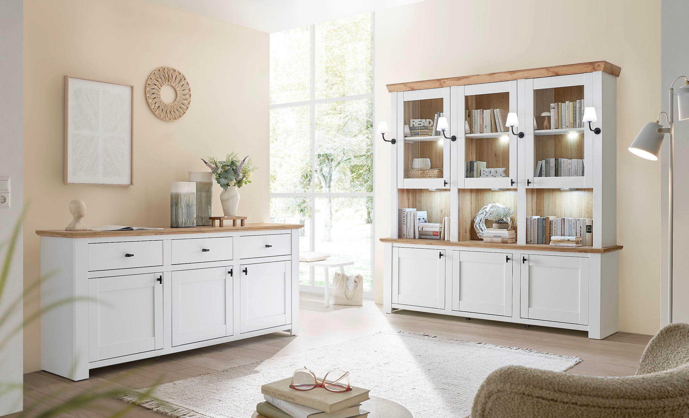 Home affaire Buffet »Bristol, Bücherschrank im Landhausstil, moderner Hochschrank« schwarze Metallgriffe, elegante Kranzoptik, mit Beleuchtung