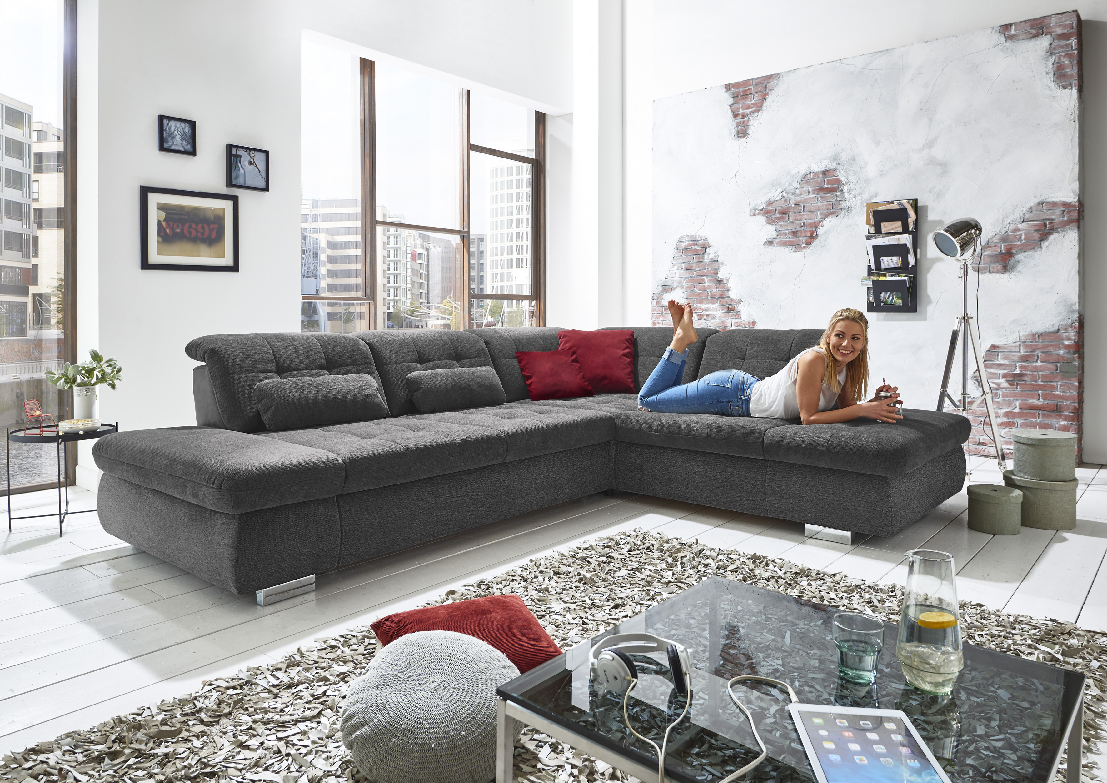 Die PlanBar Ecksofa "MP-IN17004 L-Form, Breite 323 cm, mit Federkern-Polsterung" inkl. Sitztiefenverstellung, wahlweise weitere Funktionen