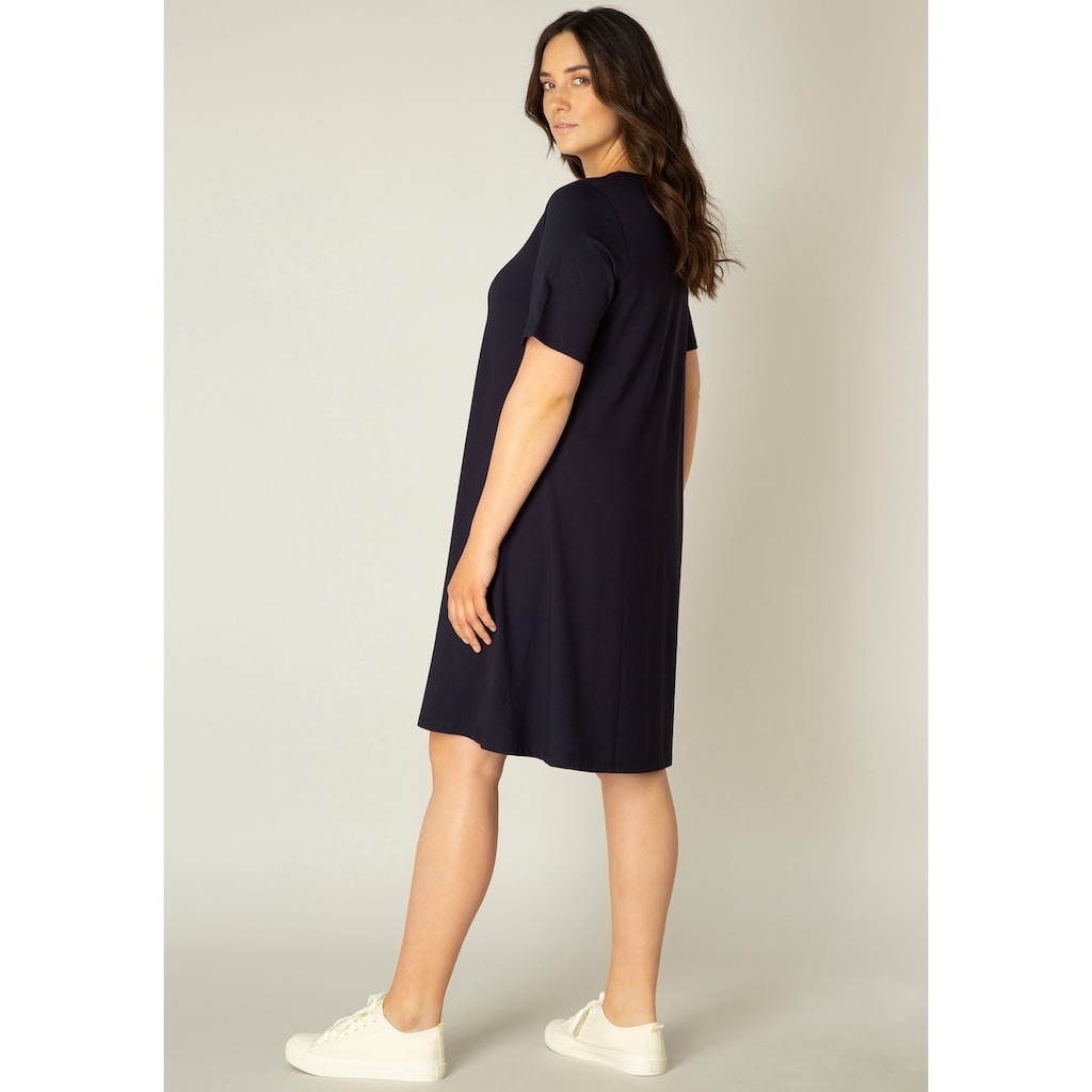 Base Level Curvy Shirtkleid »Abernathy«, In leicht ausgestellter Form