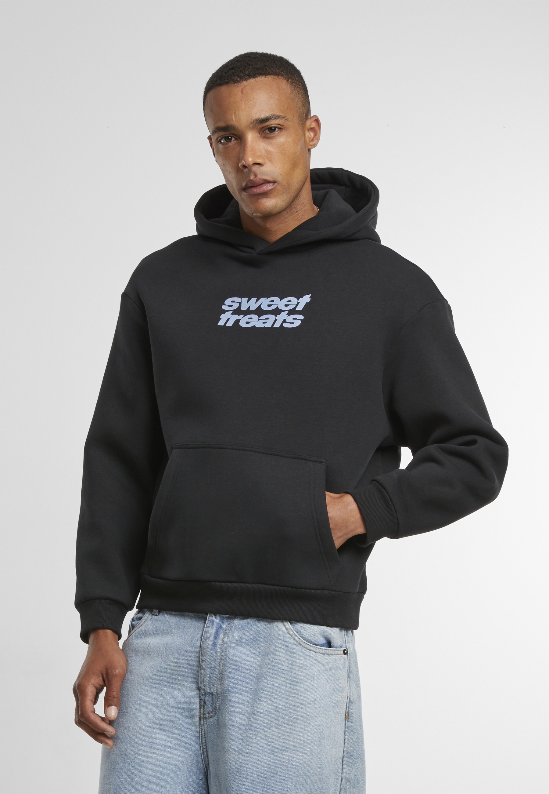 Thumbnail - Upscale by Mister Tee Kapuzenpullover "Upscale by Mister Tee Sweet Treats Fluffy Hoody" 1 Stk.