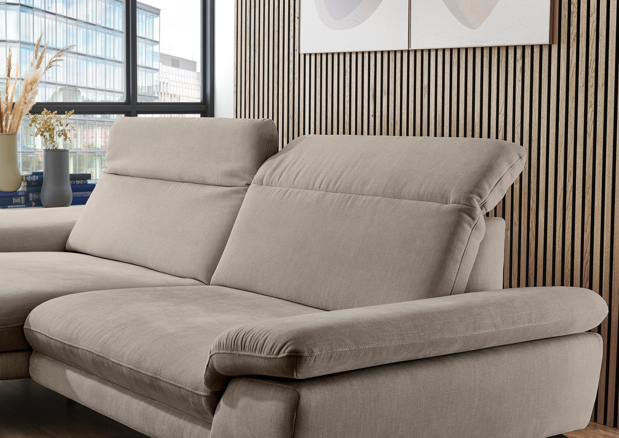 Die PlanBar Ecksofa »MP-IN22025 L-Form«, mit Kopfteilverstellung, wahlweise mit motorischem Canape