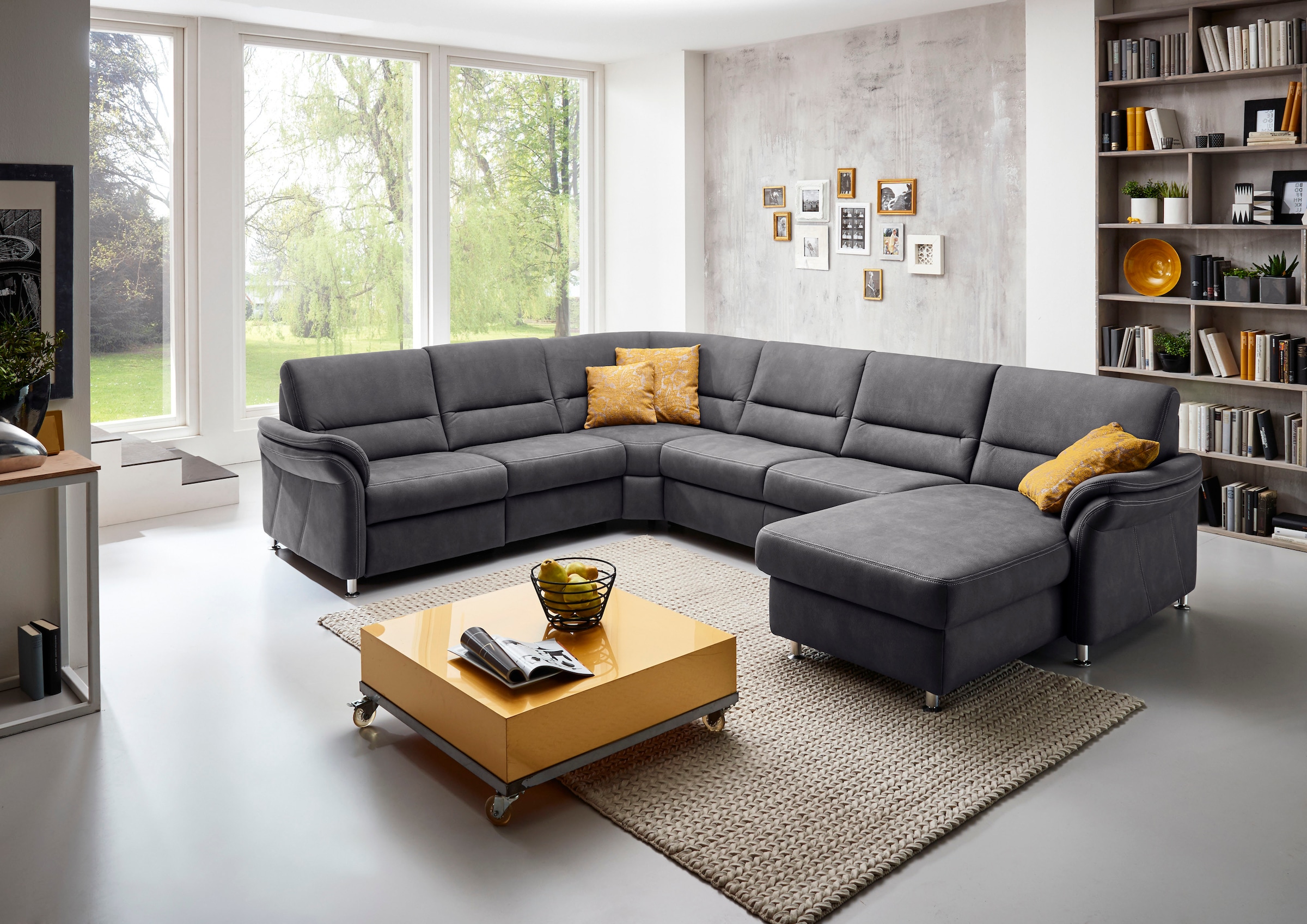 Die PlanBar Wohnlandschaft "ZE-EM16033 U-Form, Breite 330 cm" wahlweise mit Kopfstützen und Schlaffunktion