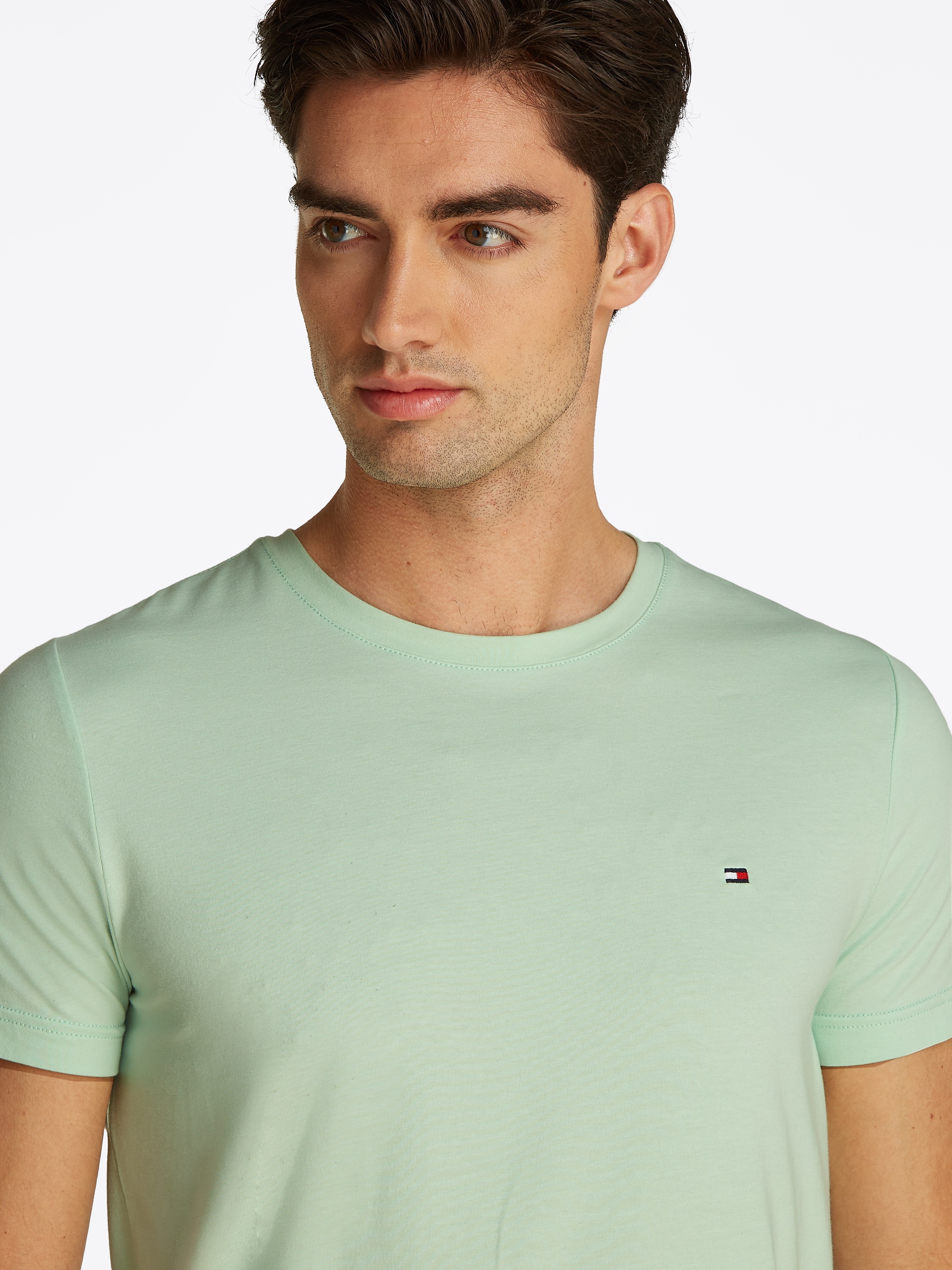 Tommy Hilfiger T-Shirt "STRETCH SLIM FIT TEE mit Rundhals und Logostickerei günstig online kaufen