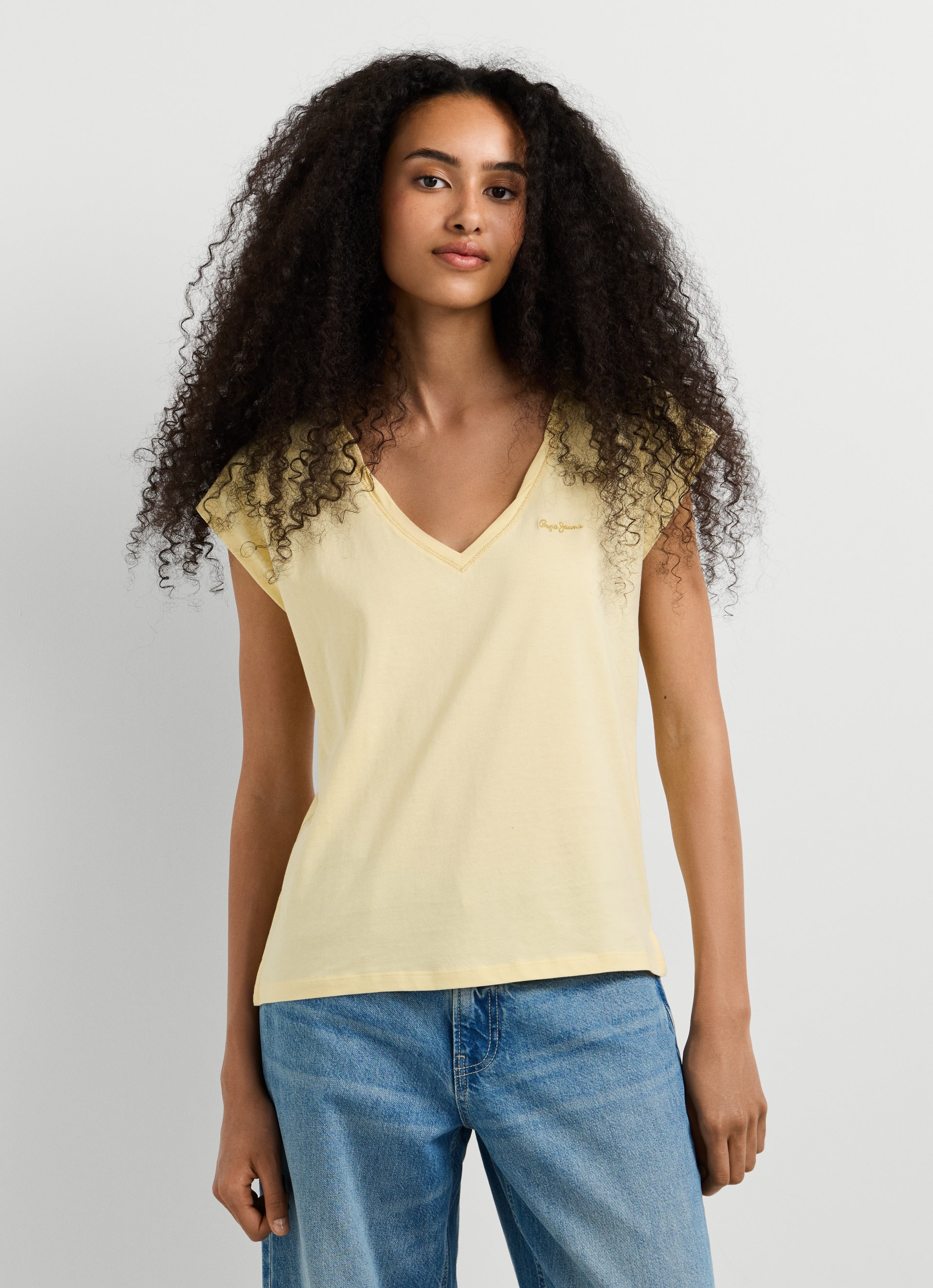 Pepe Jeans T-Shirt "CLOE" mit V-Ausschnitt, Logostickerei