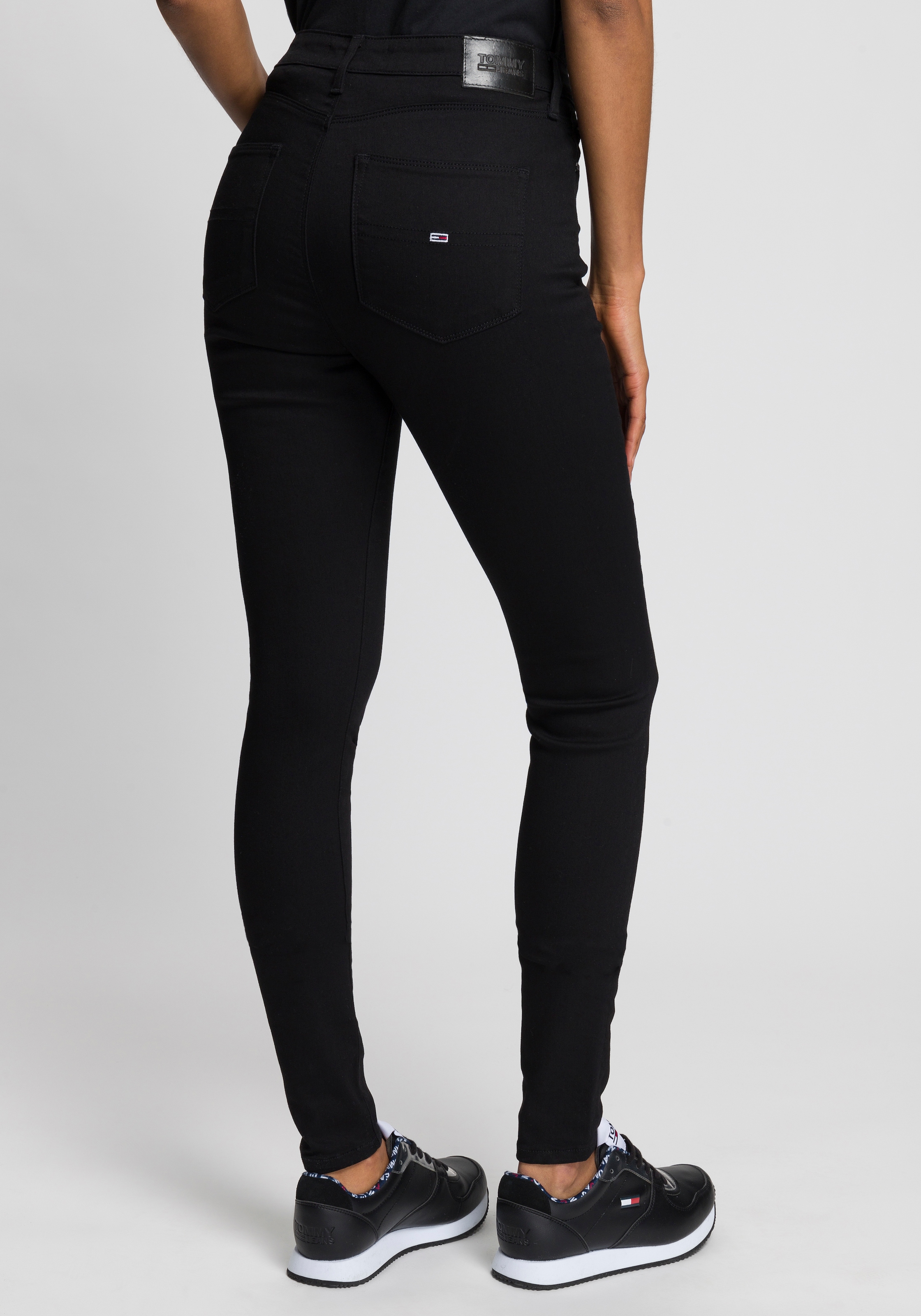 Tommy Jeans Skinny-fit-Jeans »SYLVIA HR SUPER SKNY« Hochwertige Materialien für einen bequemen und perfekten Sitz.