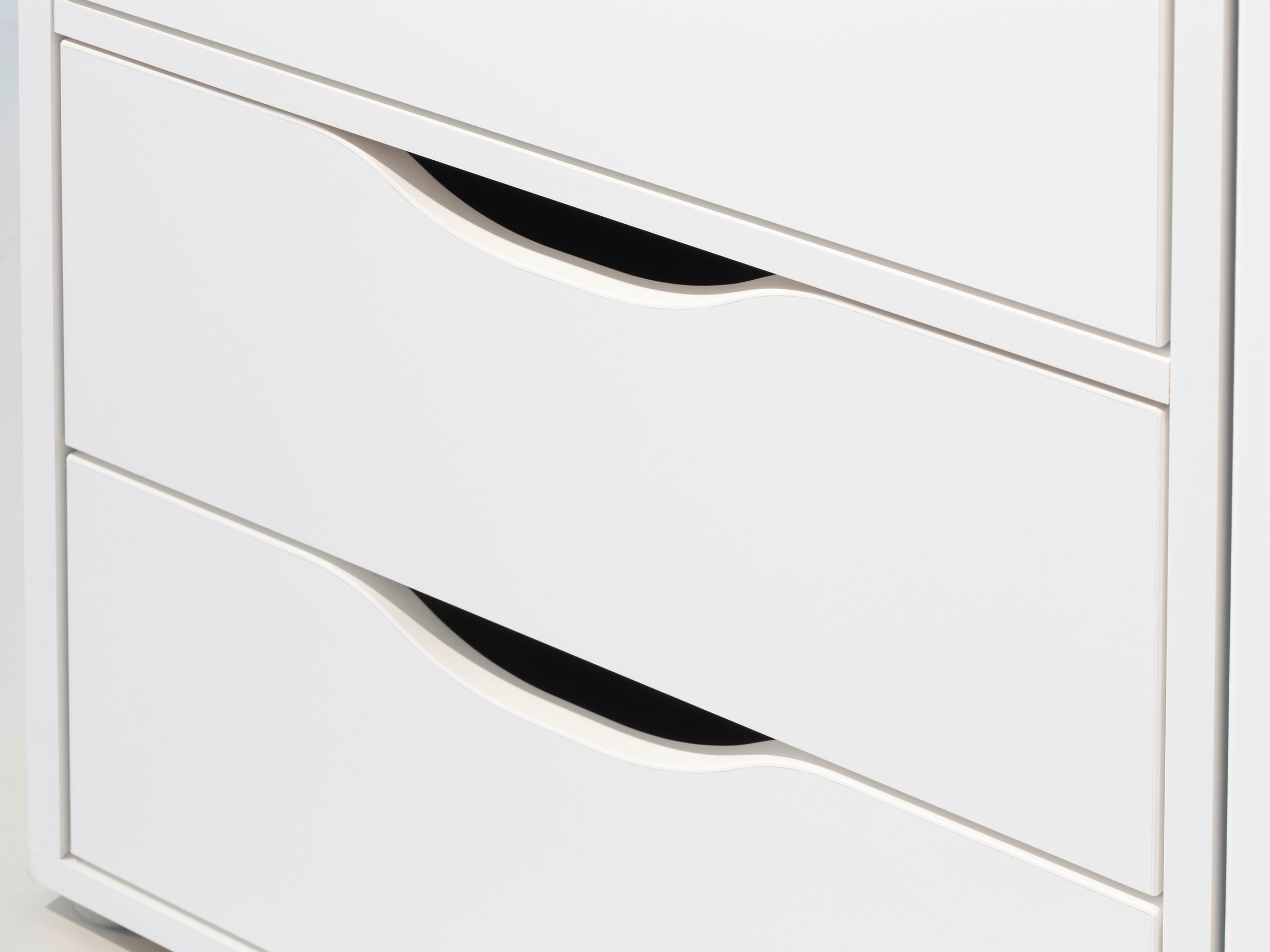 rauch Drehtürenschrank »Kleiderschrank Schrank Garderobe Wäscheschrank NARAI mit Schubladen«, (in 3 verschiedenen Ausstattungen BASIC/CLASSIC/PREMIUM), Griffausfräsungen für eine grifflose Optik TOPSELLER MADE IN GERMANY