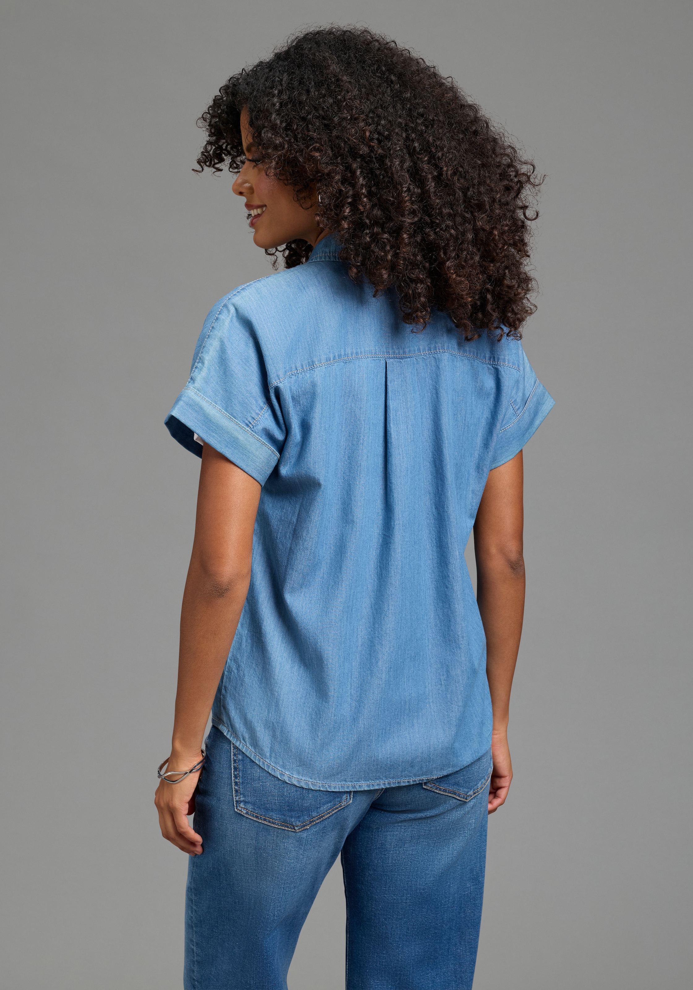 Arizona Jeansbluse »halbarm« mit Hemdblusenkragen, Comfort Fit, auch in großen Größen