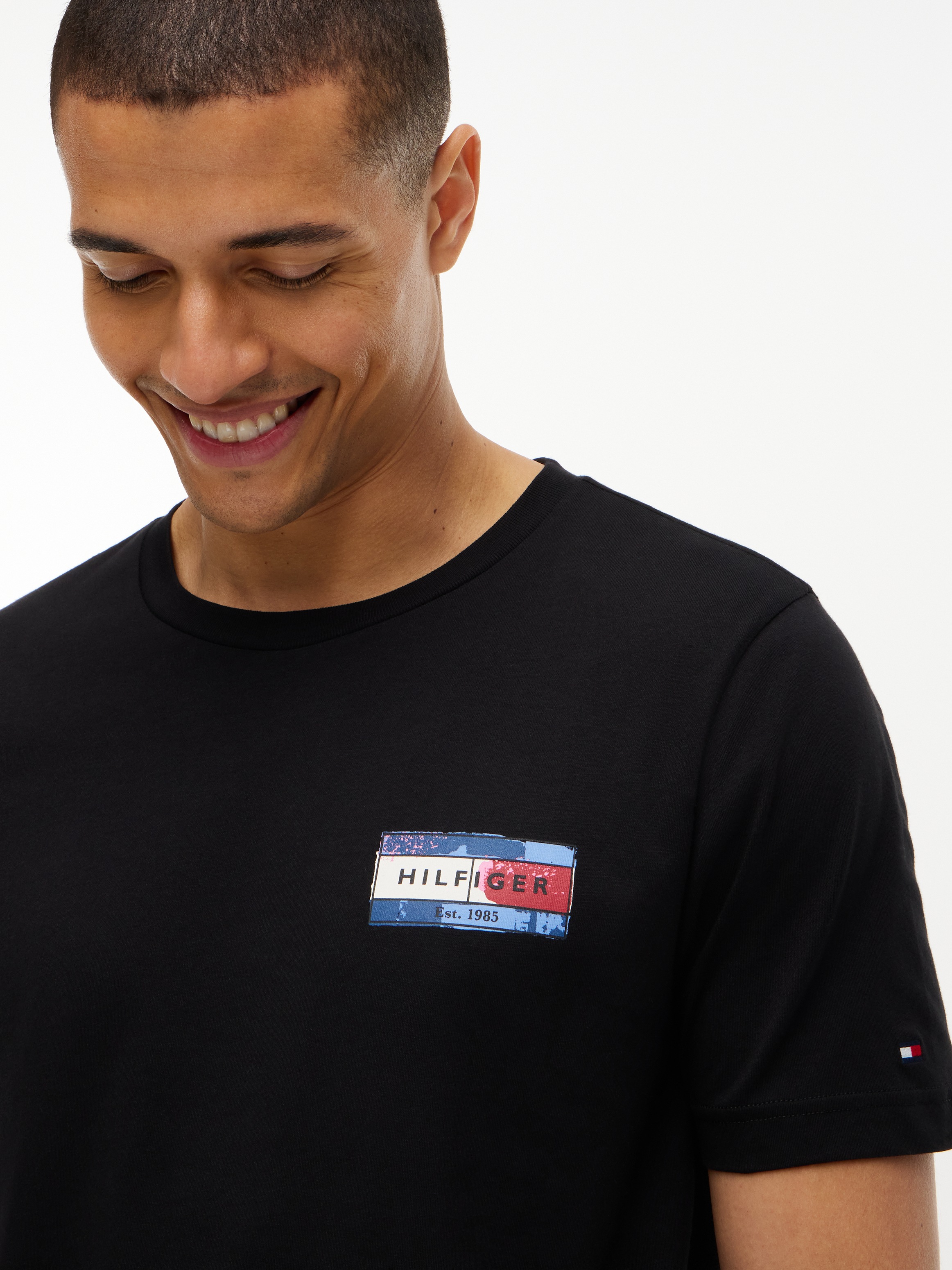 Tommy Hilfiger T-Shirt »BRAND LOVE BACK FLAG GRAPHIC« mit markantem Rückenprint, normale Passform