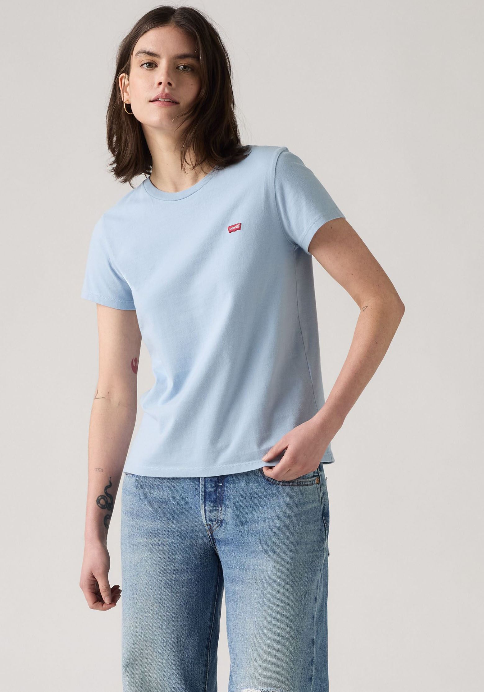 Levis "TEE Minilogo" mit kleiner Logostickerei