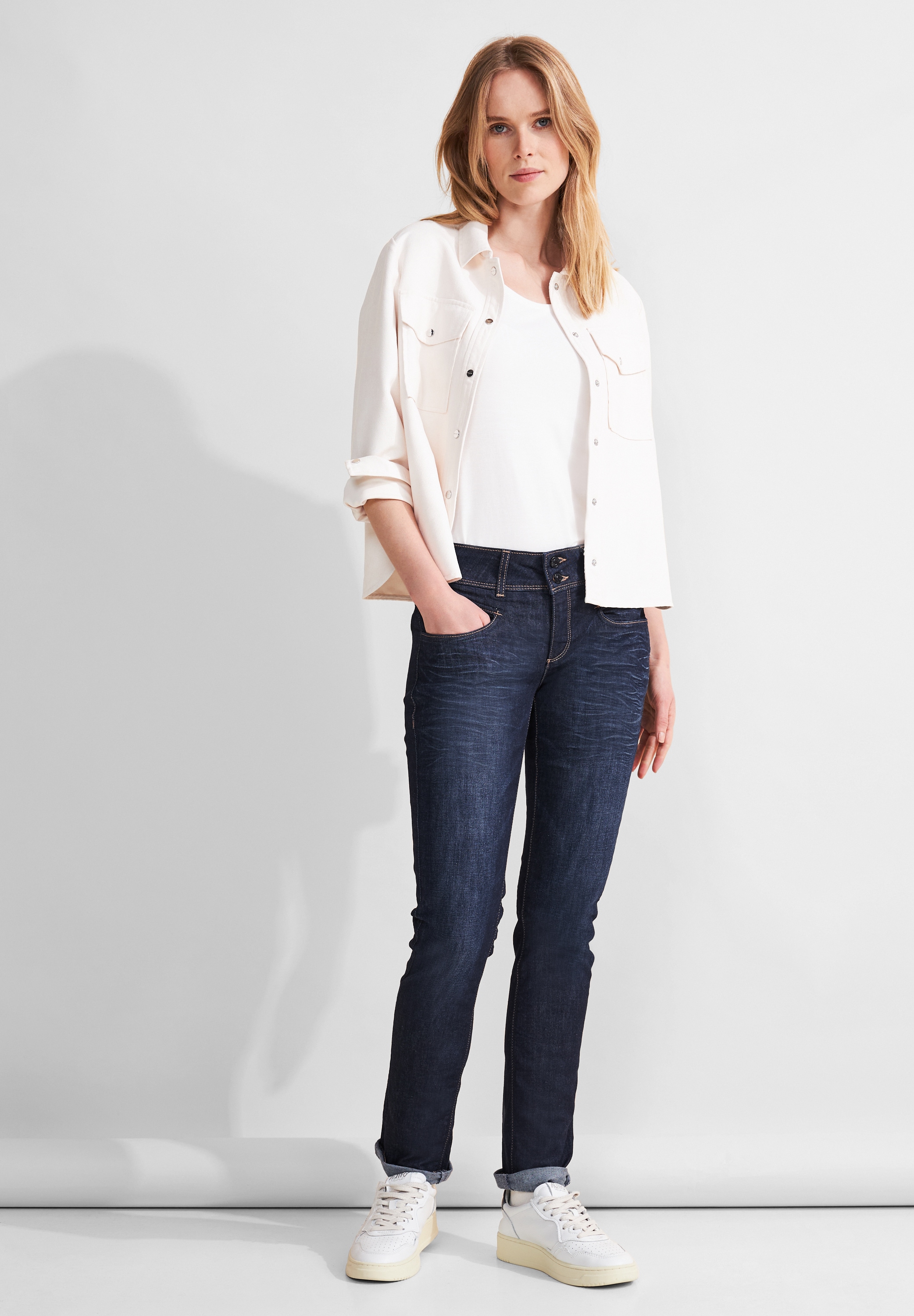 STREET ONE Comfort-fit-Jeans, in dunkelblauer Waschung