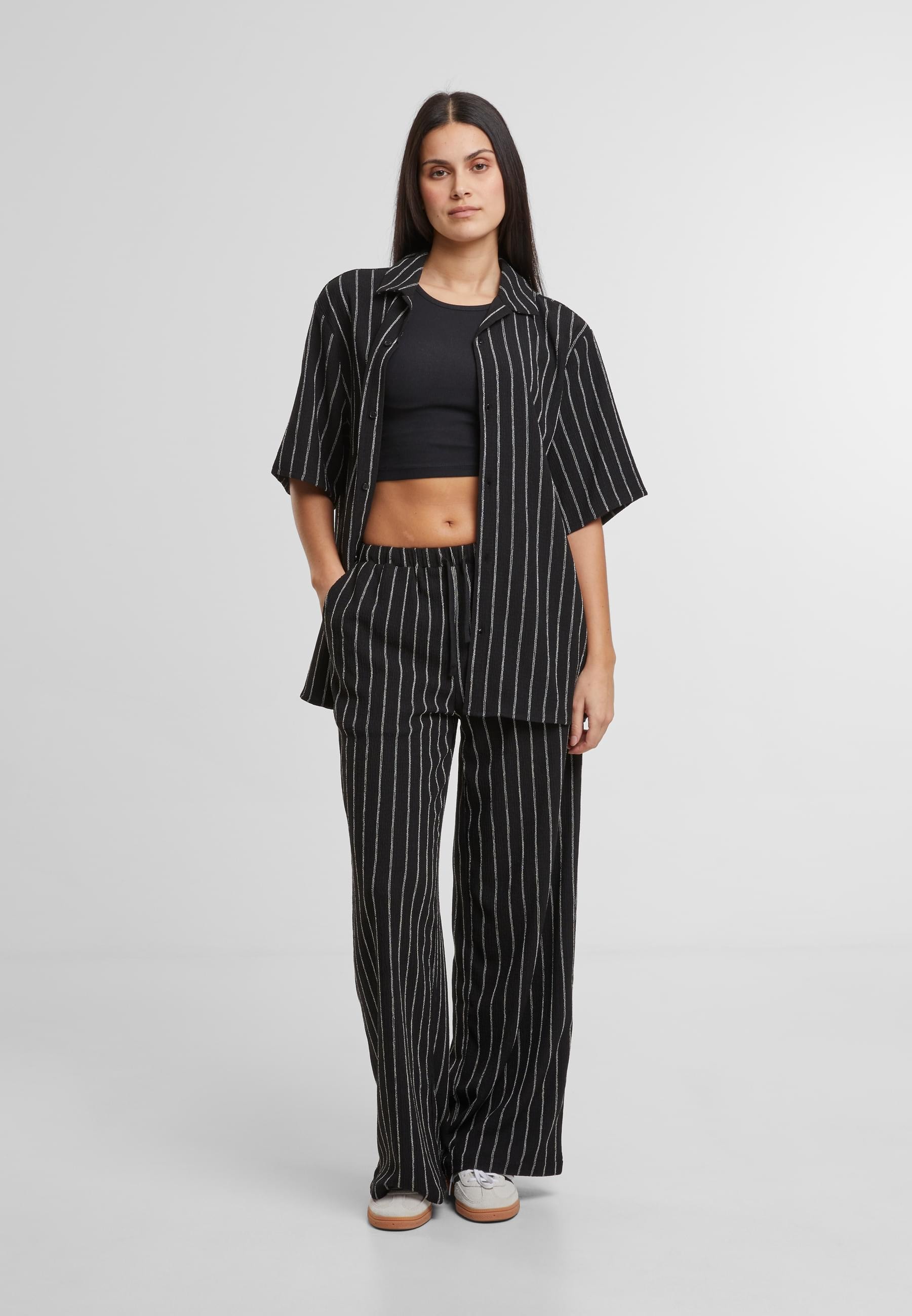 URBAN CLASSICS Stoffhose »Urban Classics Ladies Structured Striped Relaxed Fit Pants«, (1 tlg.)