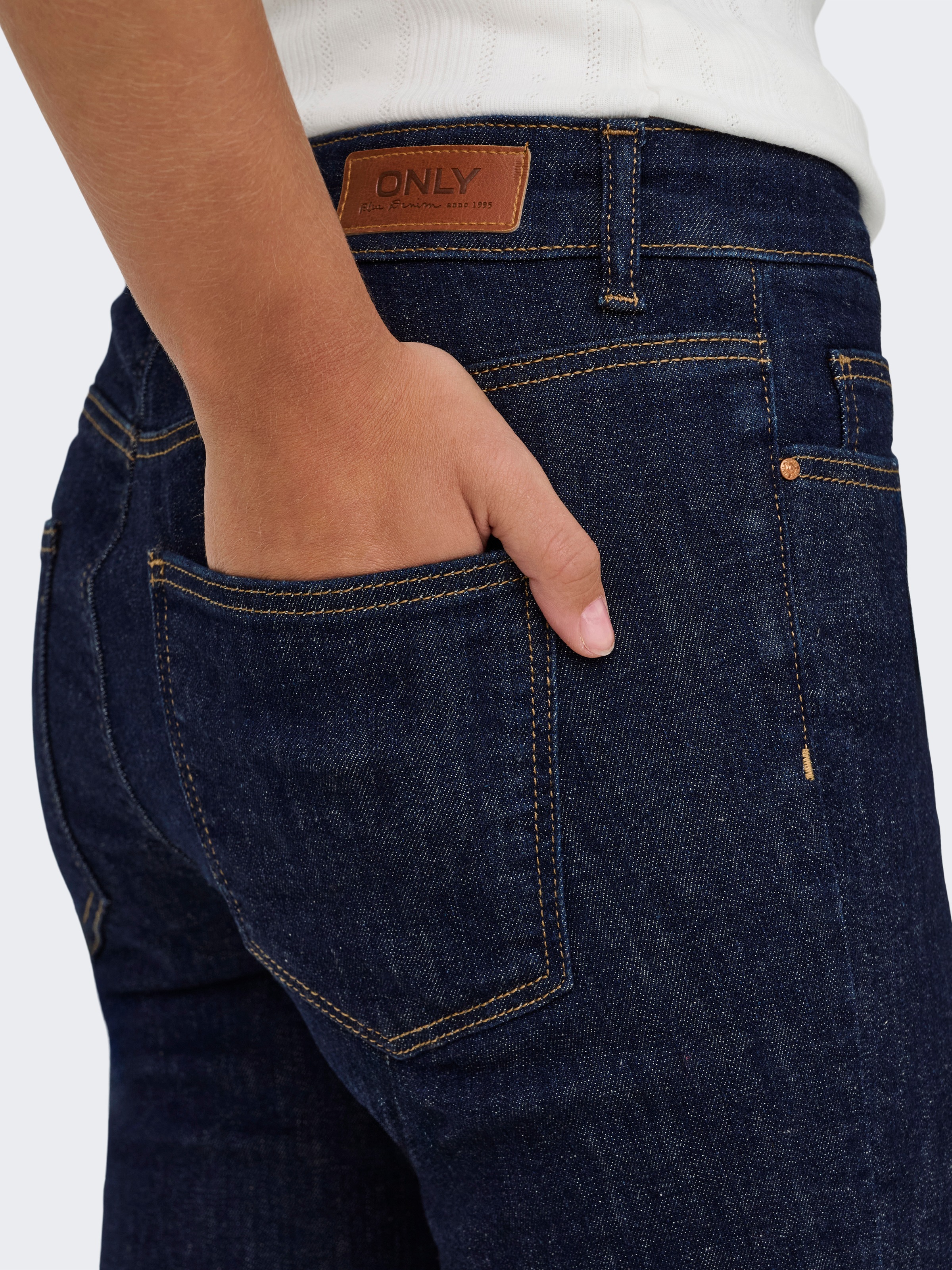 Thumbnail - ONLY Bootcut-Jeans "ONLANNIE MID FLARED BOX DNM" mit dunkler Waschung