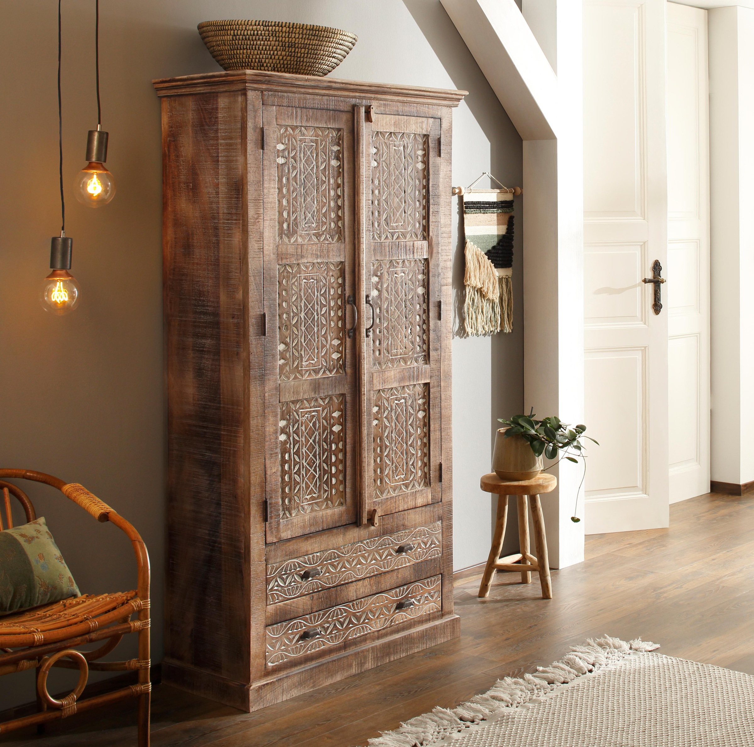 OTTO home Kleiderschrank "Maneesh" aus massivem Mangoholz und vielen Staura günstig online kaufen