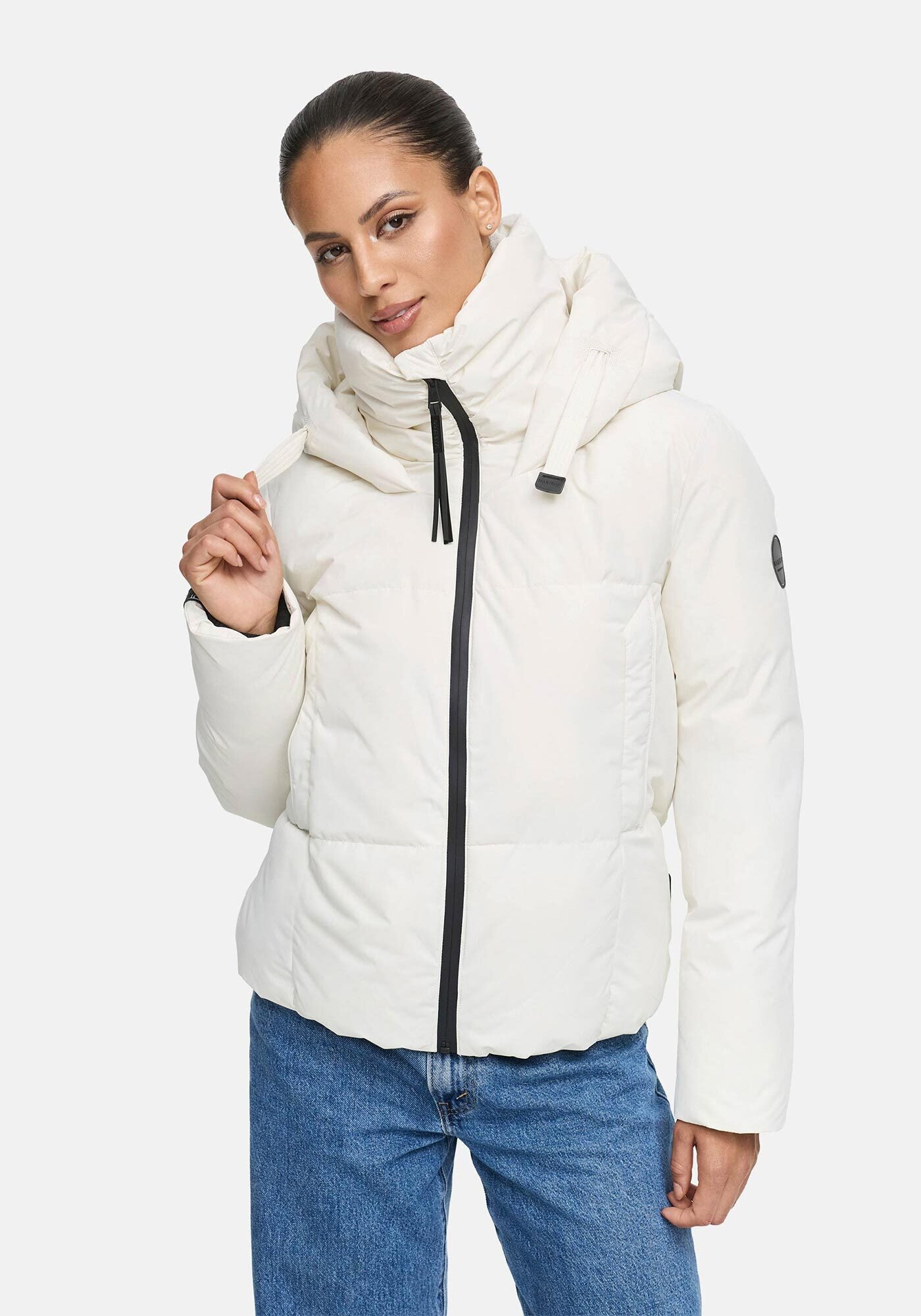 Marikoo "Ninikaa" kurze Winterjacke mit extra hohem Windschutzkragen