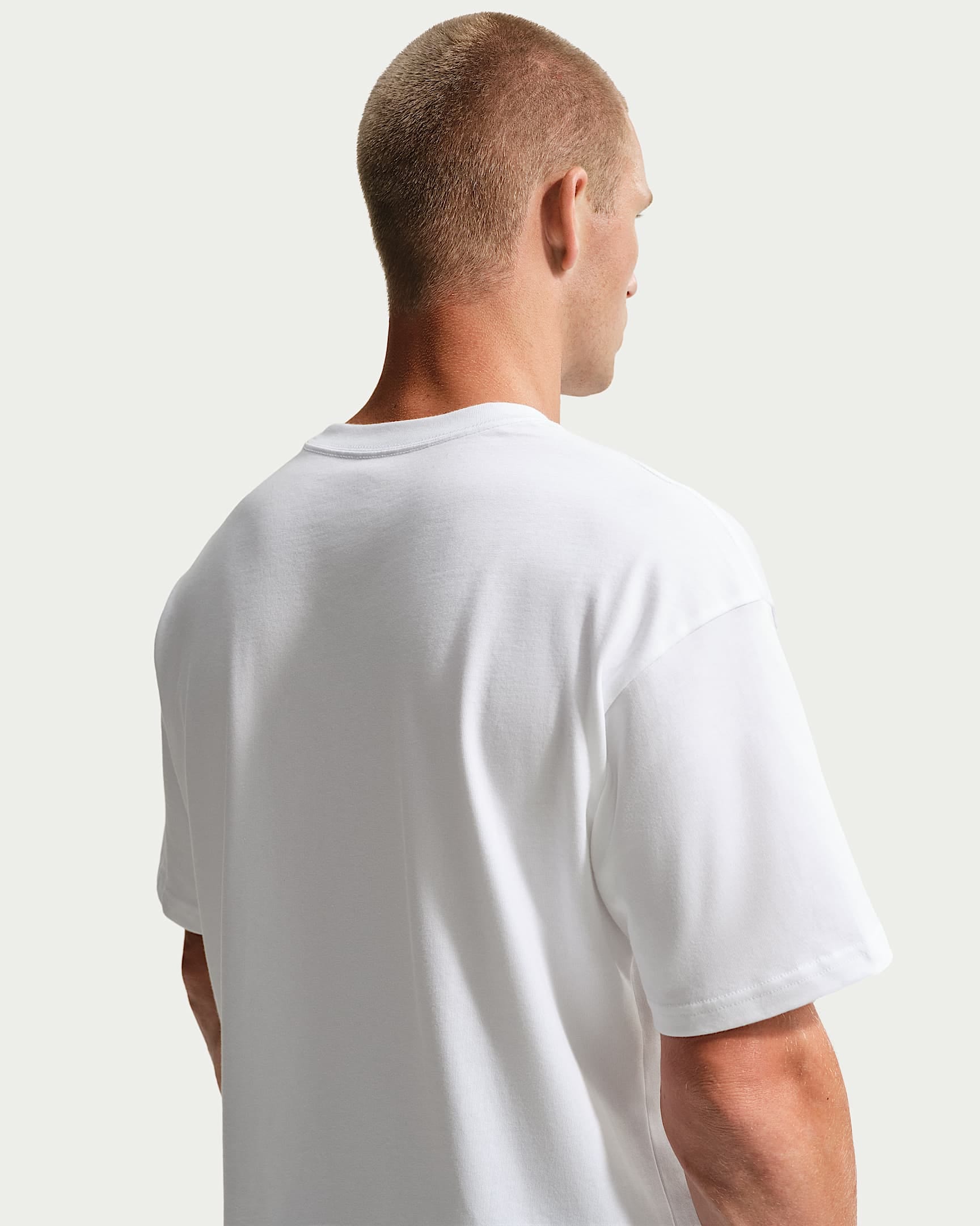 Nike Sportswear T-Shirt »M NSW TEE LSE BOXY FUSSBALL« aus Baumwolle, in den Größen XS bis 4XL