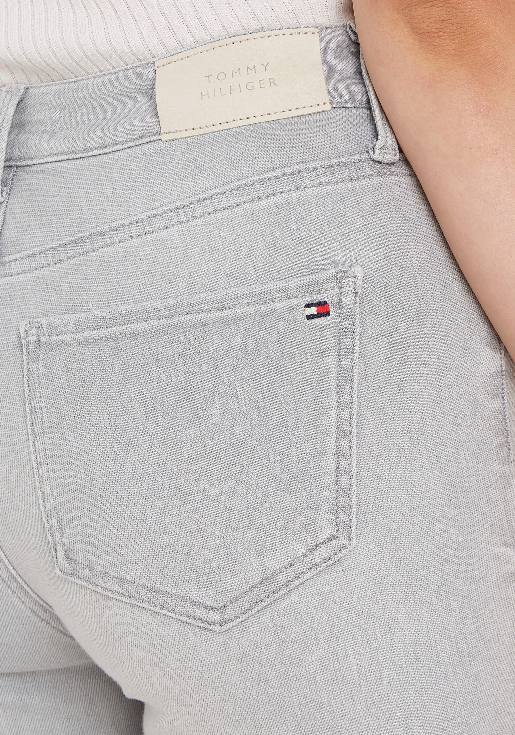 Tommy Hilfiger Skinny-fit-Jeans »TH | Hilfiger NOA«, BAUR SKINNY mit Logo-Badge HW bestellen Tommy FLEX online U HARLEM