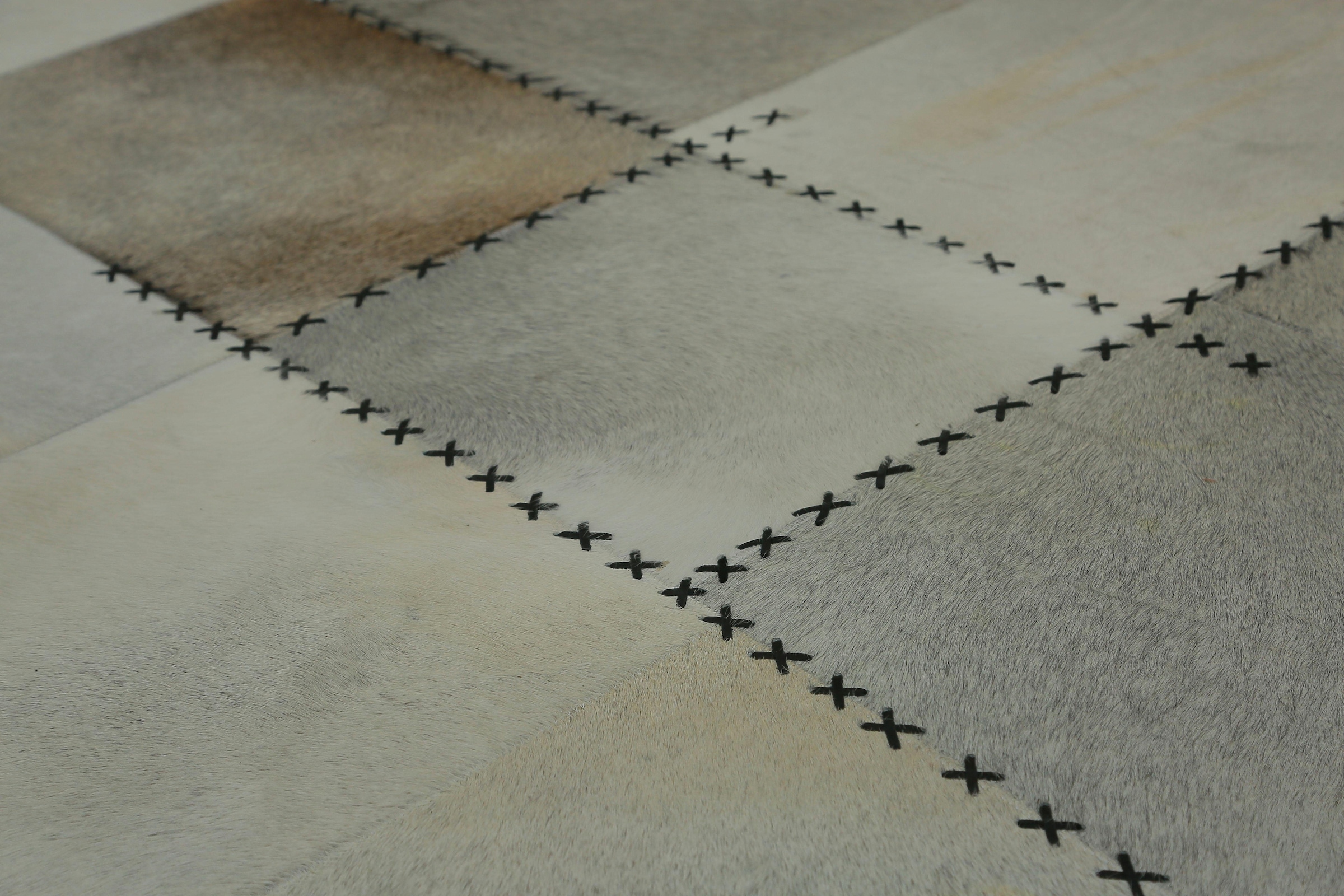 calo-deluxe Lederteppich »Solut 305 - Fellteppich«, rechteckig, 8 mm Höhe, echtes Rinderfell, Patchwork, Wohnzimmer