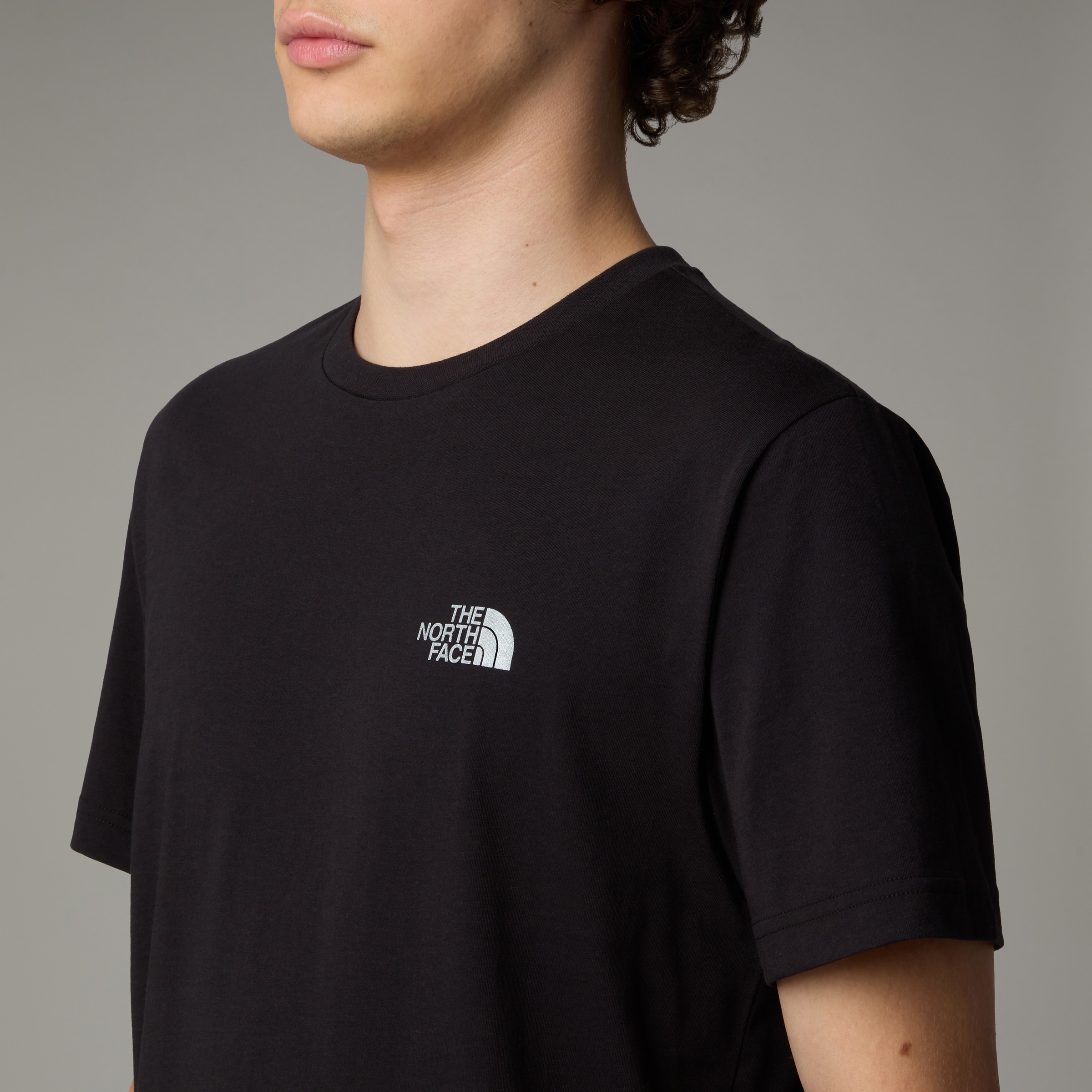 Thumbnail - The North Face T-Shirt "NSE Reflective Box" sportlicher Stil, mit reflektierender Grafik, aus Baumwolle