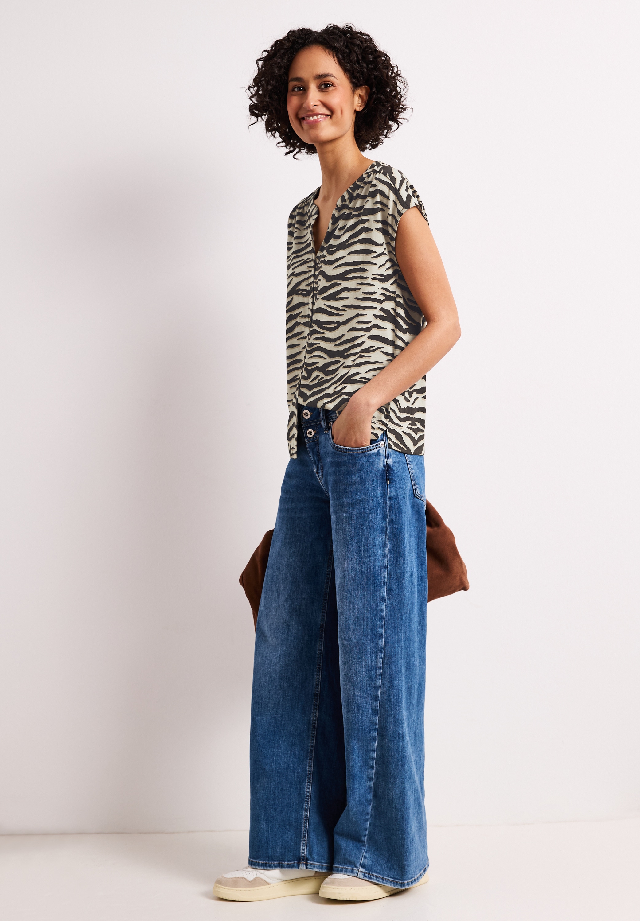 STREET ONE Blusenshirt mit geschlitztem Rundhalsausschnitt