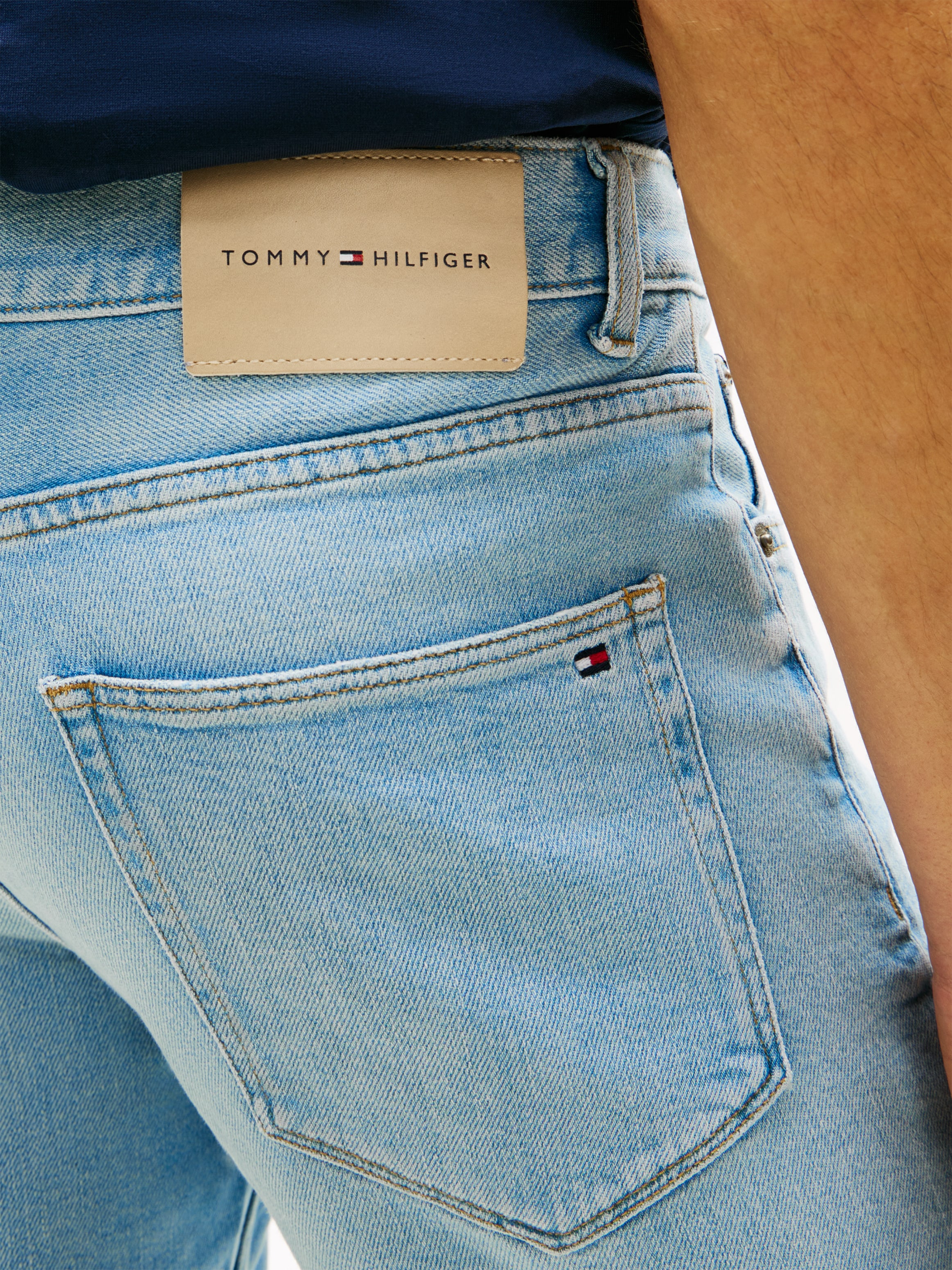 Tommy Hilfiger Jeansshorts »DENTON« Straight Leg Fit mit Fade-Effekt
