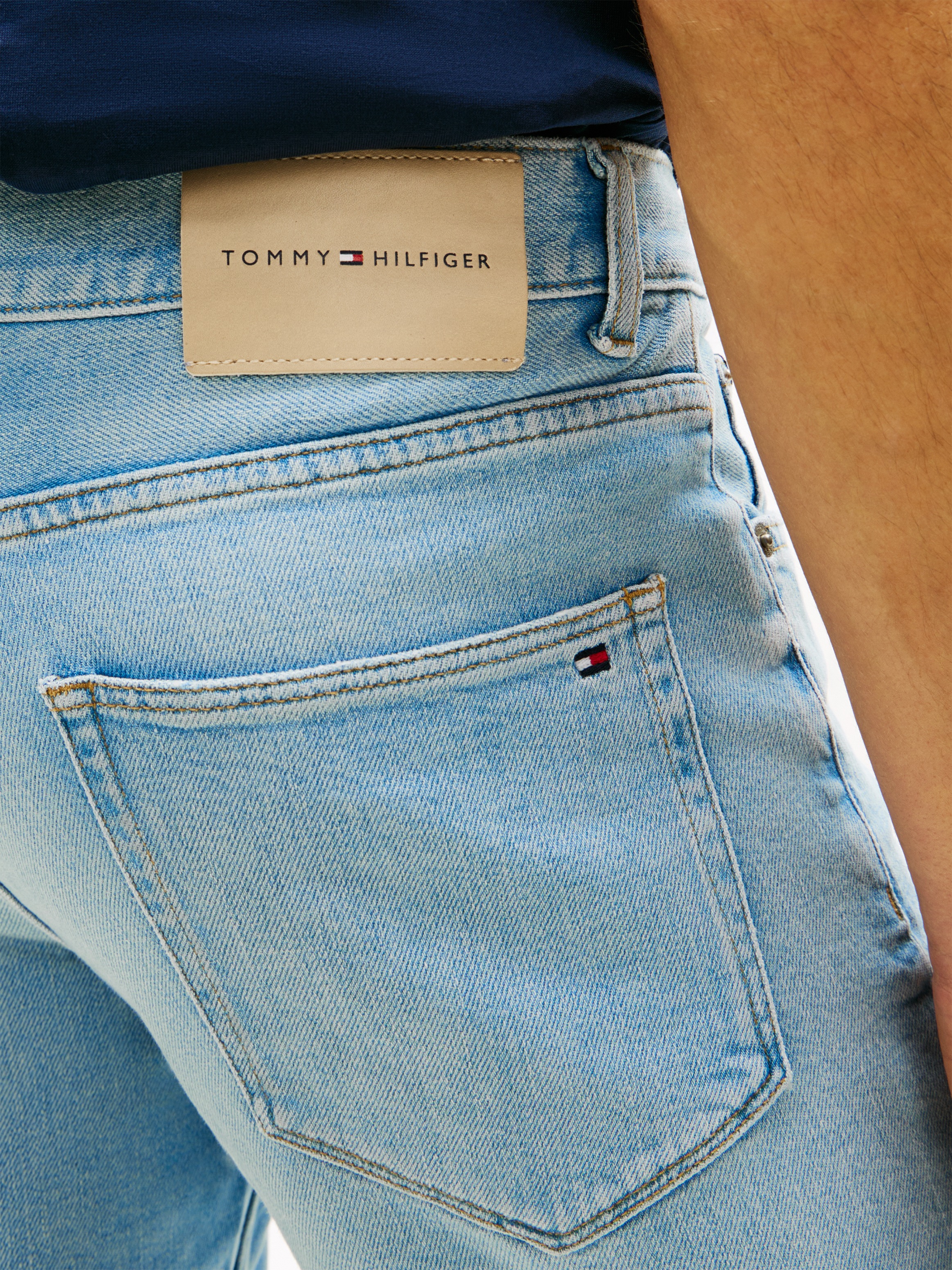 Tommy Hilfiger Jeansshorts "DENTON" Straight Leg Fit mit Fade-Effekt günstig online kaufen