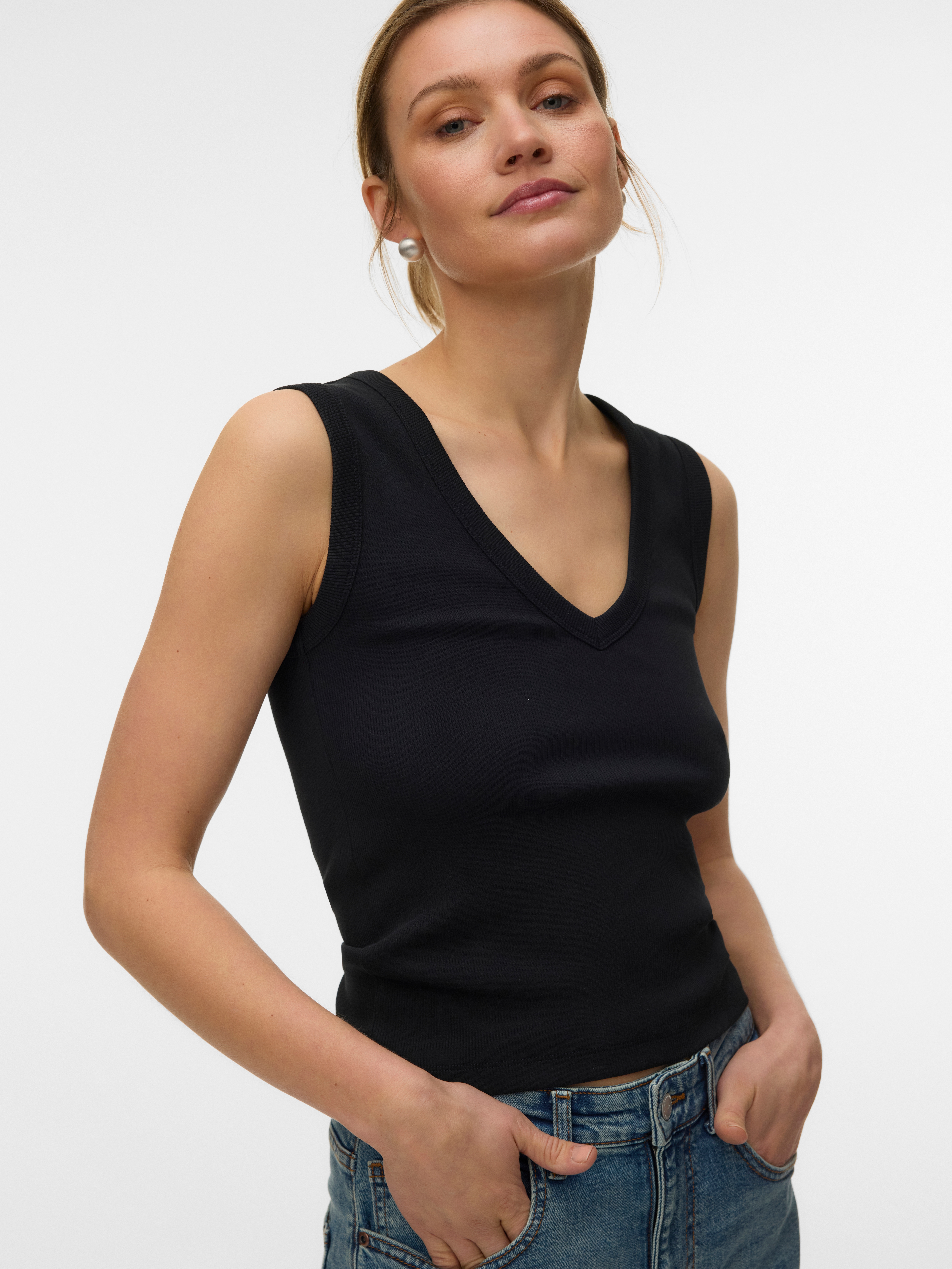 Vero Moda V-Shirt "VMCHLOE SHORT DEEP V-NECK TOP JRS NOOS" Baumwollmischung, regular fit